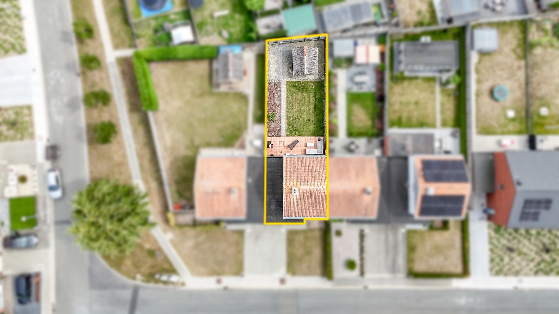 Te renoveren woning in een rustige woonwijk! foto 14