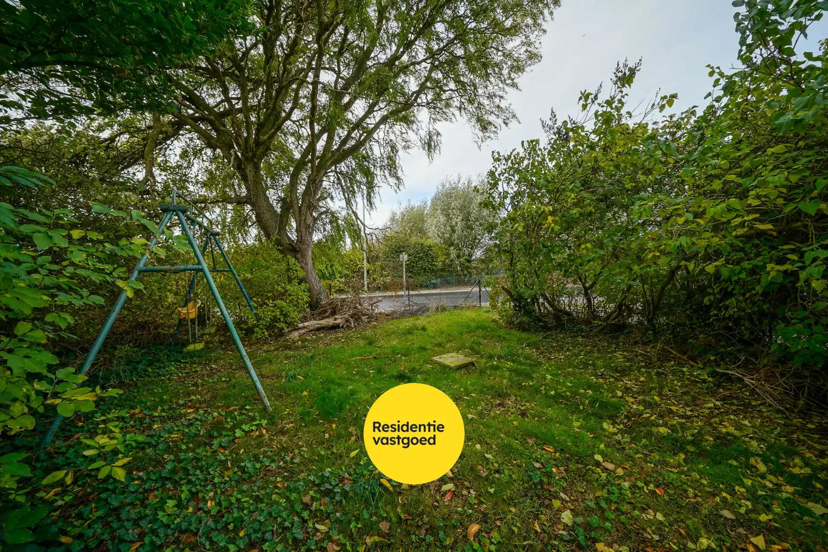 Ruime woning met dubbele garage en 6 slaapkamers in Bredene – ideaal renovatieproject foto 5