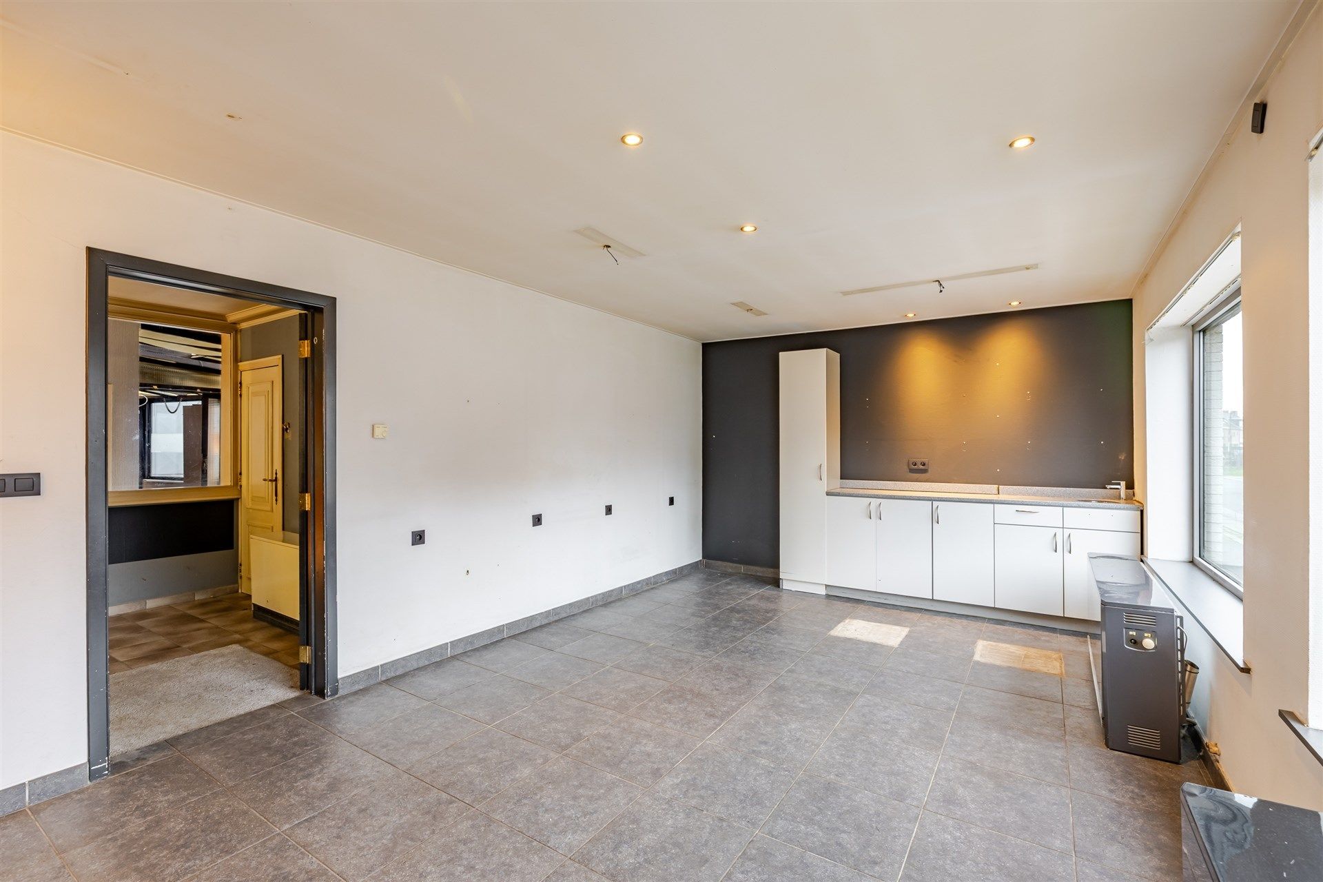 Te renoveren woning met ruimte voor achtertuin foto 2