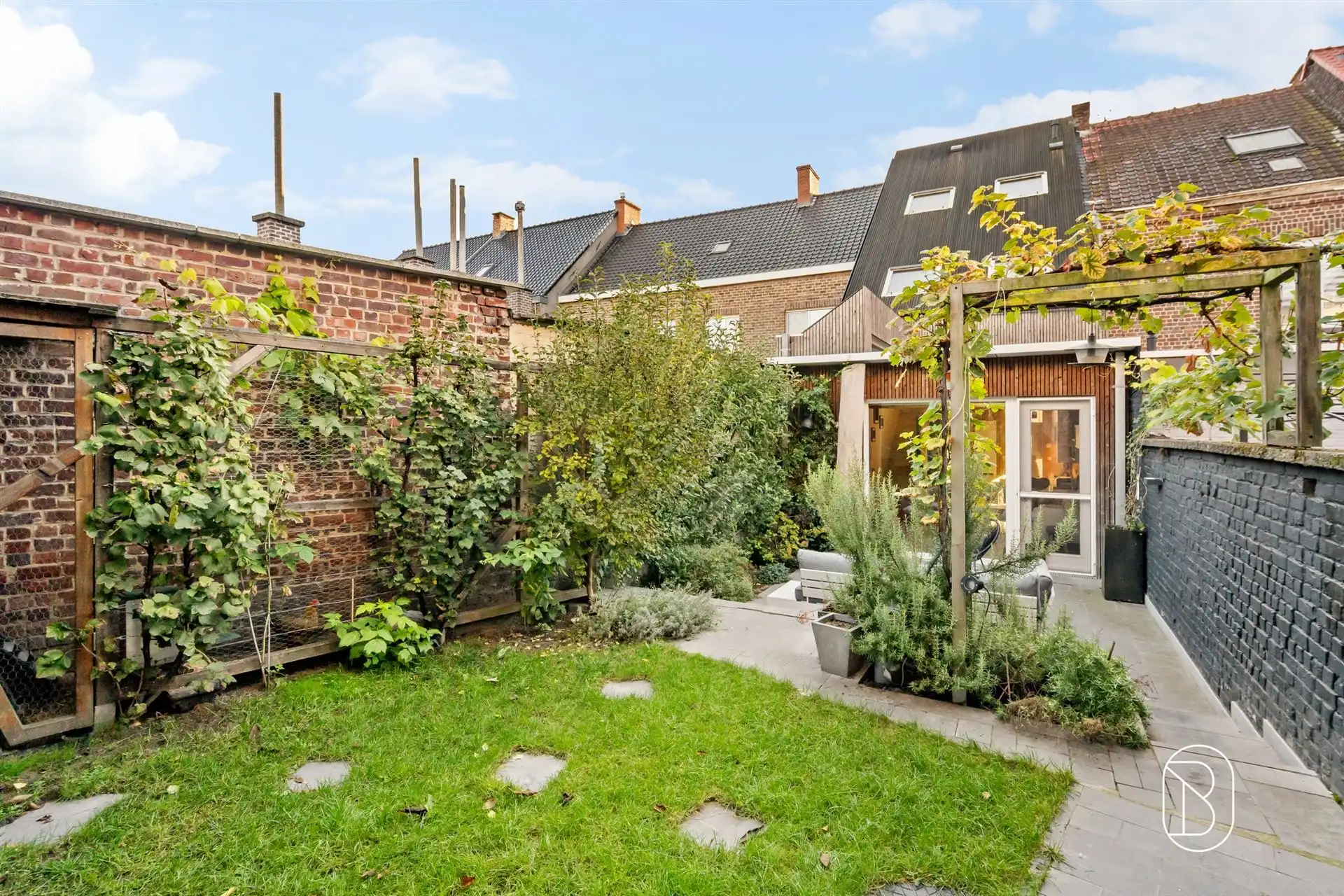 Passieve woning met 3 slk en garage in Oudenaarde foto {{pictureIndex}}