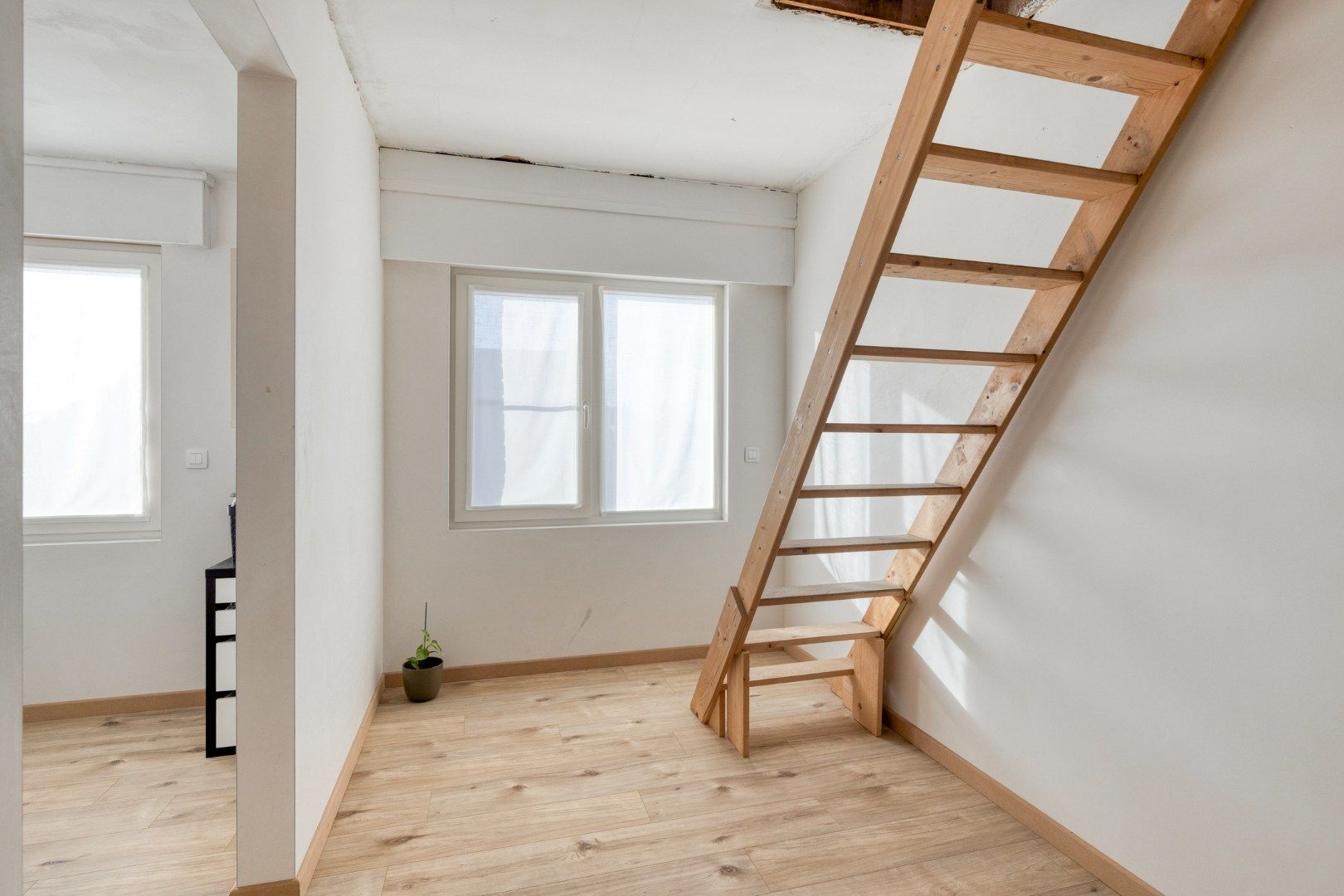 Gerenoveerde, halfopen woning op 840 m2! foto 8