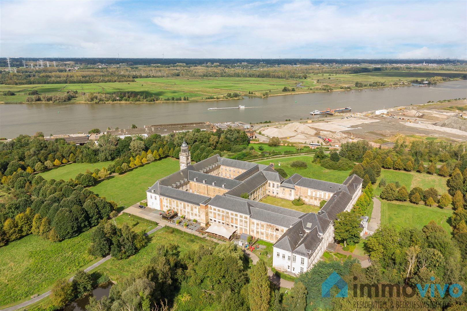 Nieuwbouw assisentiewoning met 2 slaapkamers en tuin foto 32