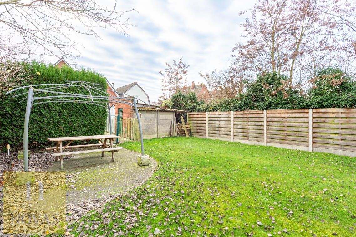 Gezellige woning met 3 slaapkamers, fijne woonkamer en diepe tuin foto 26