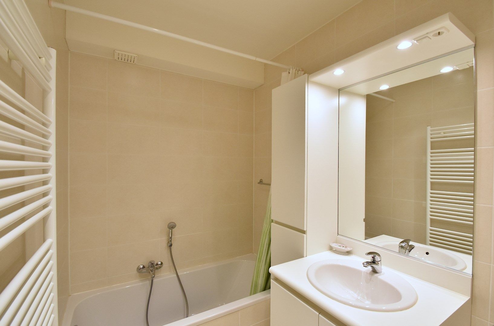 Instapklaar gelijkvloers appartement in het hart van De Haan foto 10