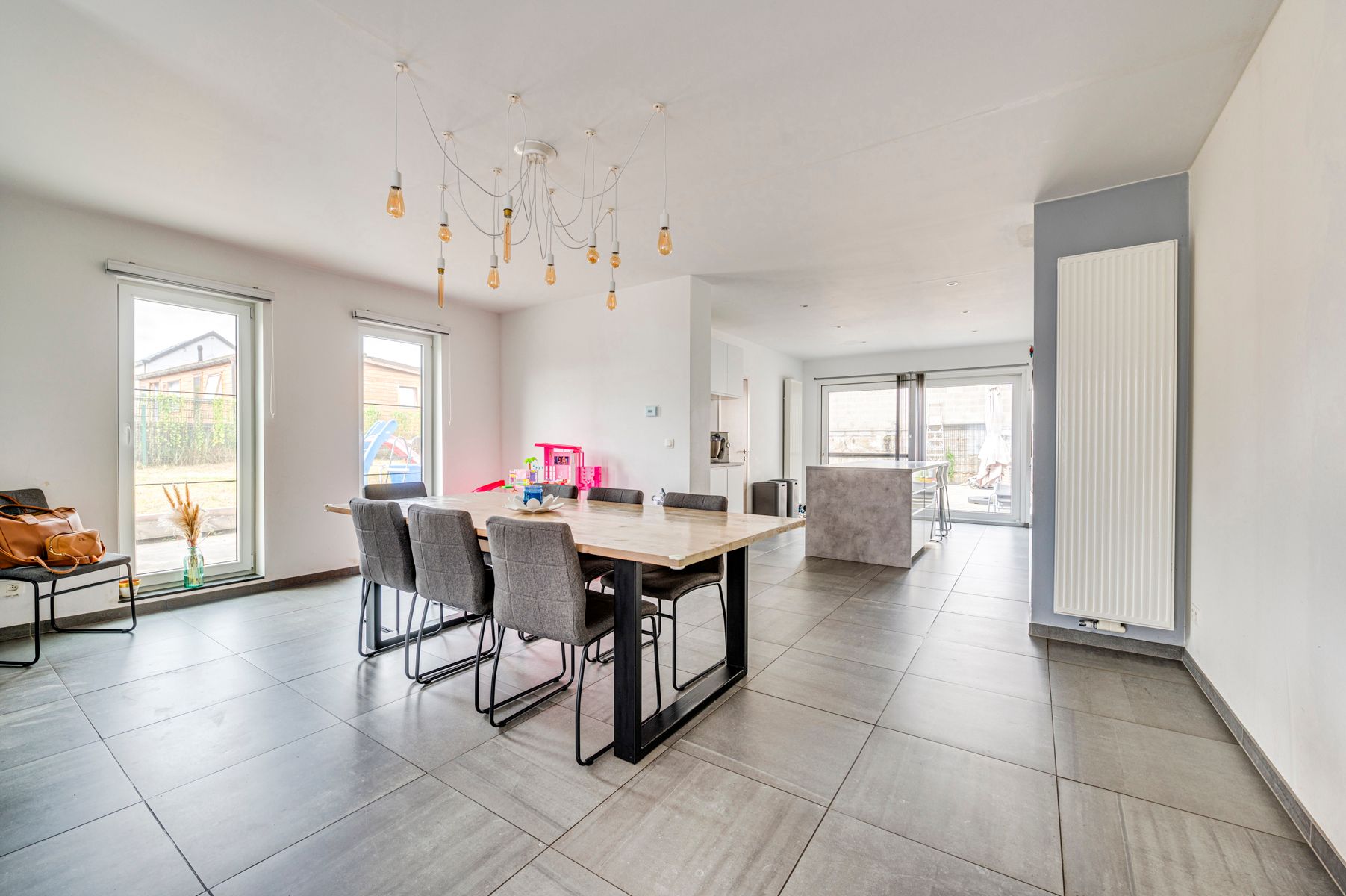Ruime woning met 4 slaapkamers en tuin foto 3