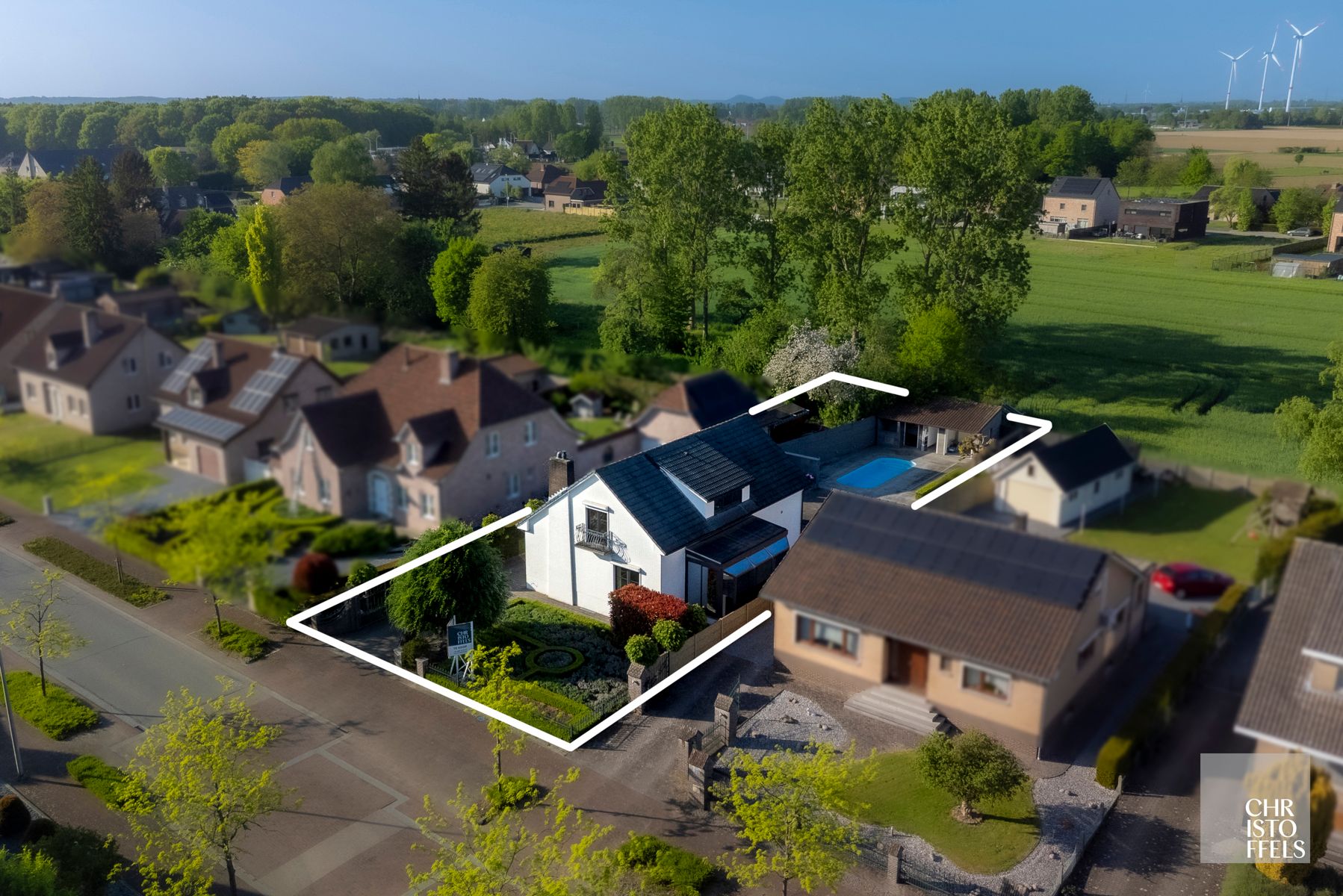 Charmante instapklare villa met zwembad in Rekem-Lanaken!  foto {{pictureIndex}}