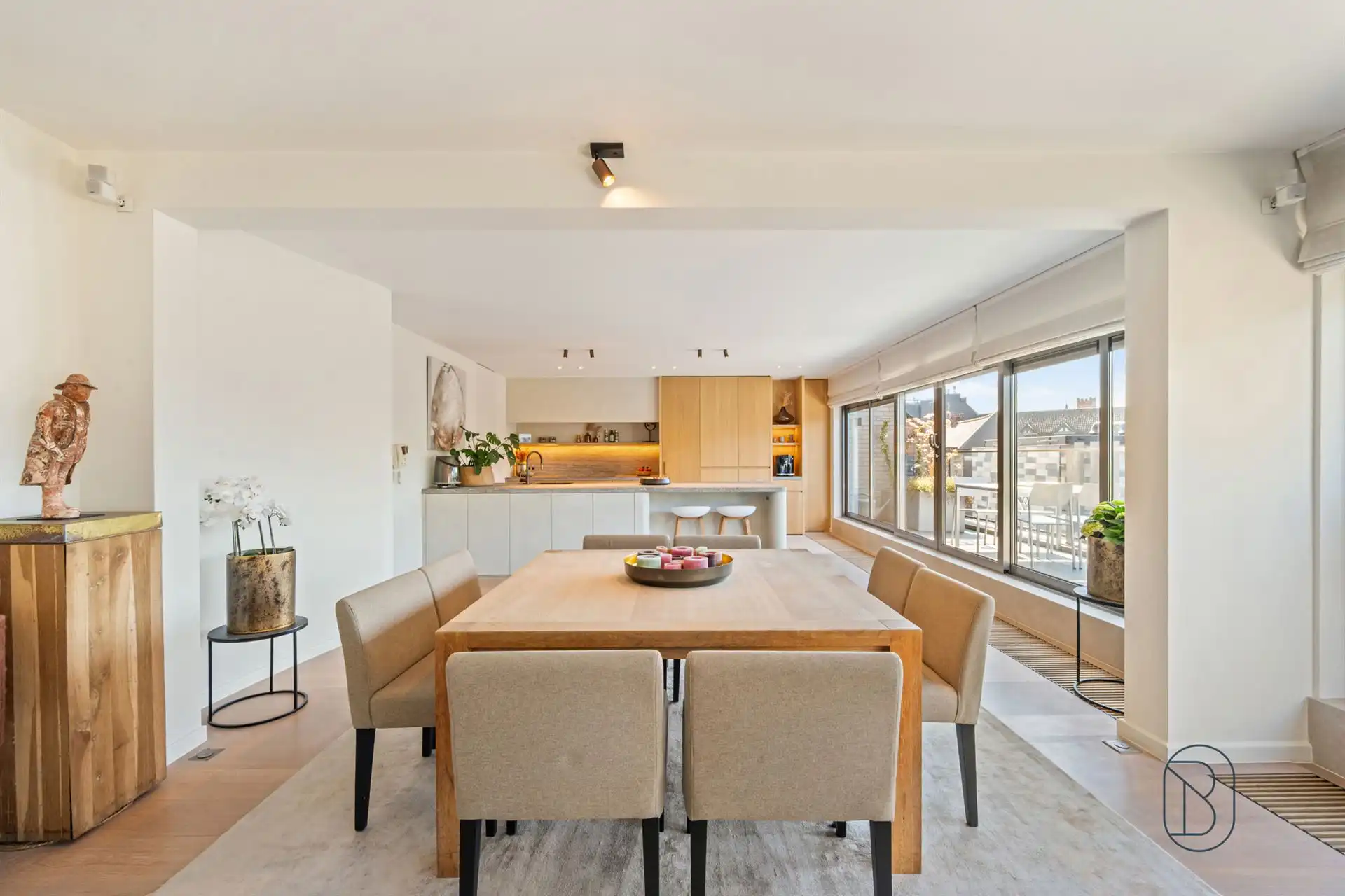 In centrum gelegen exclusieve penthouse met 3 slk en 2 badk! foto 2
