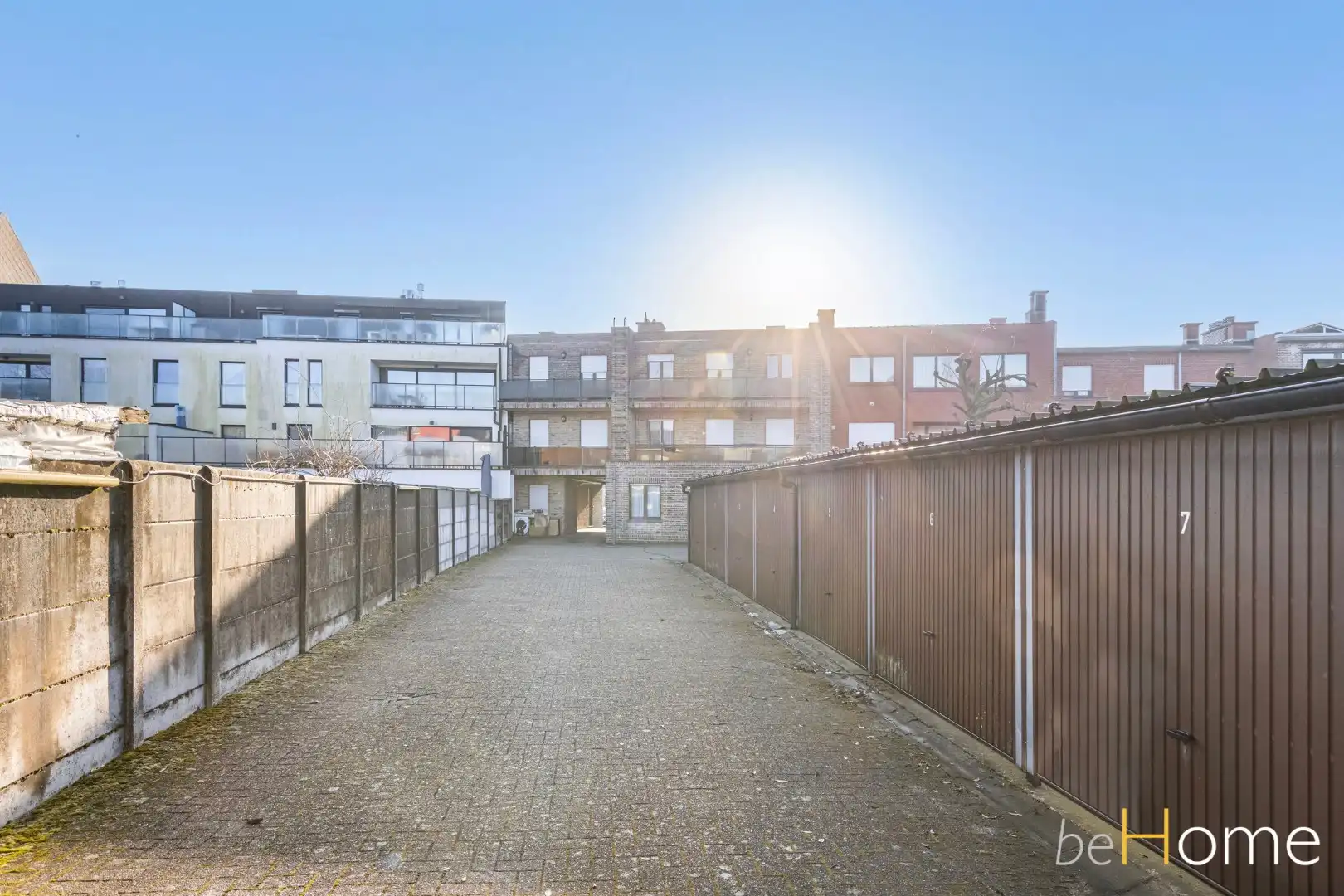 Op zoek naar een opbrengsteigendom met handelspand, 2 appartementen en 4 garages in hartje Merchtem? Welkom Home!  foto 10