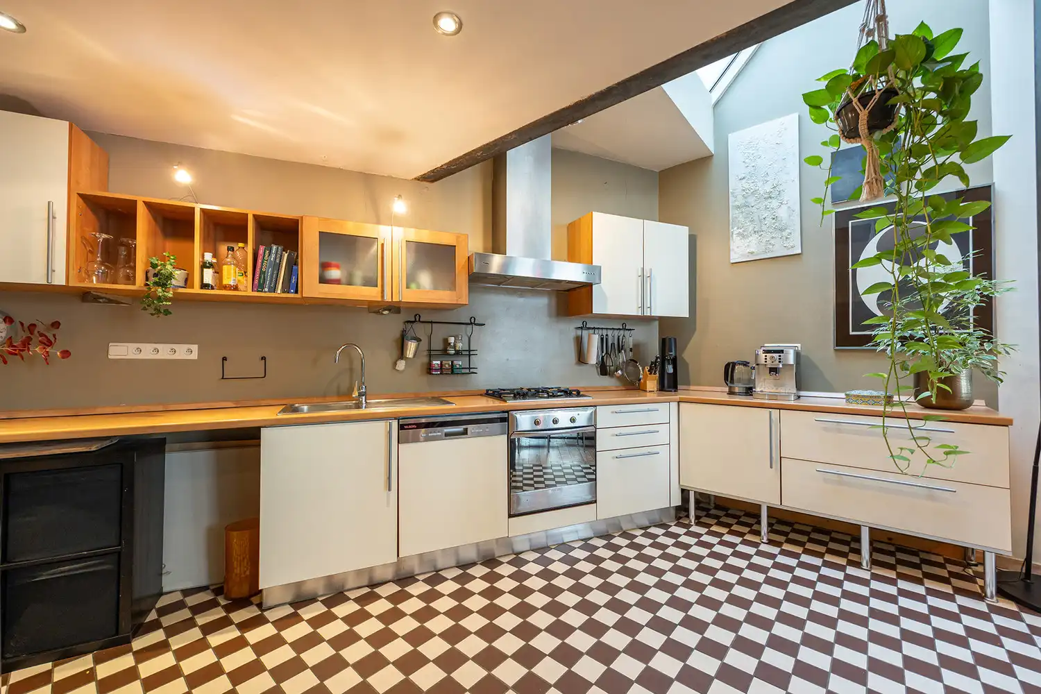 Karaktervol herenhuis met arte-déco aan de Dageraadplaats foto 11