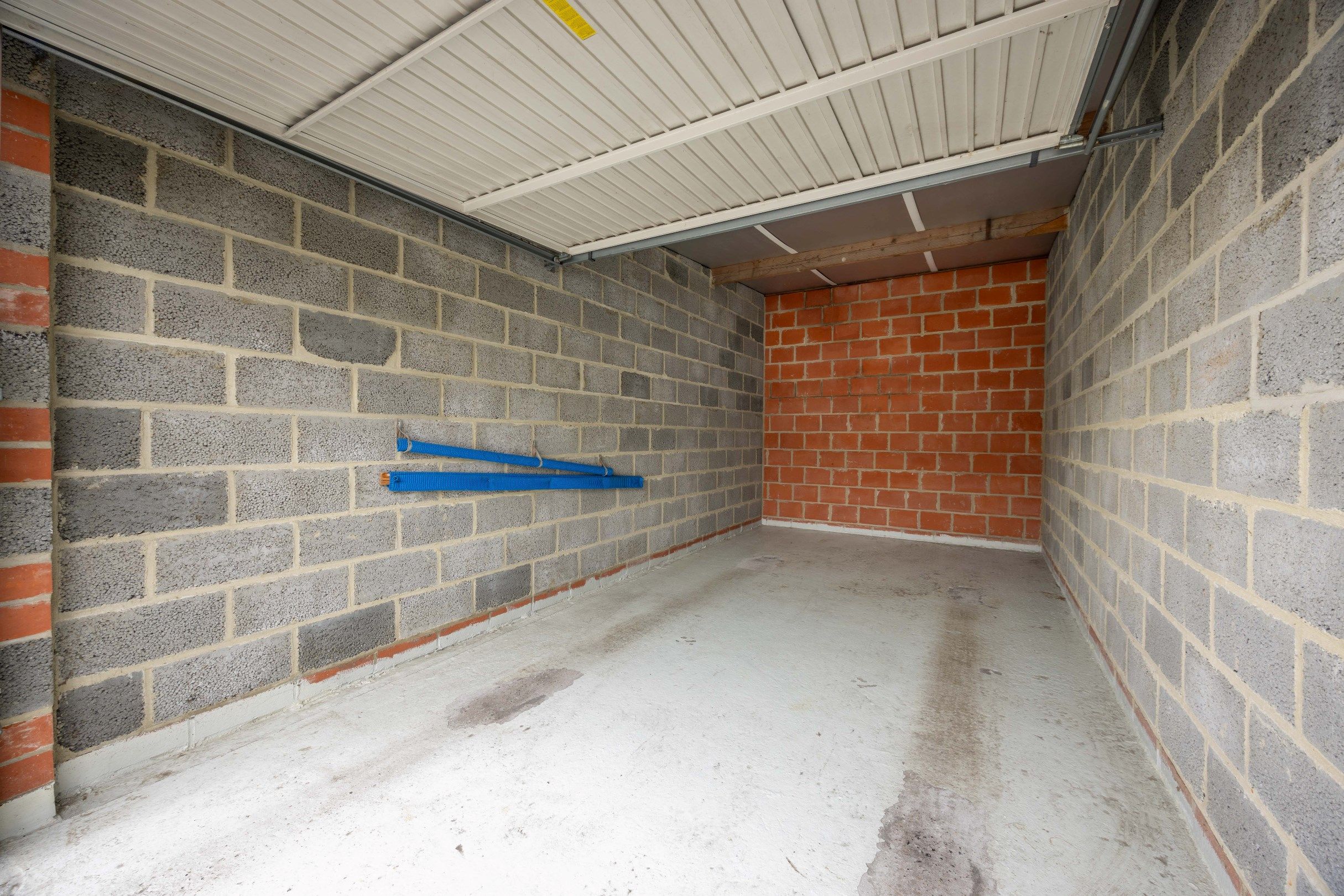 RECENTE GARAGEBOX MET CENTRALE LIGGING  foto 3