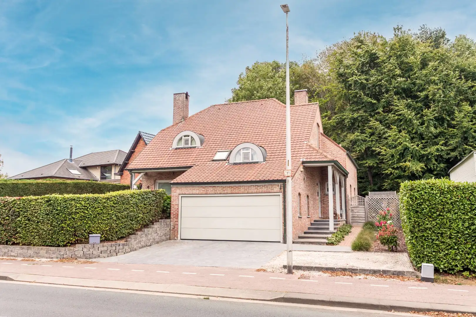 Instapklare woning met 5 slaapkamers op een toplocatie te Alsemberg foto {{pictureIndex}}