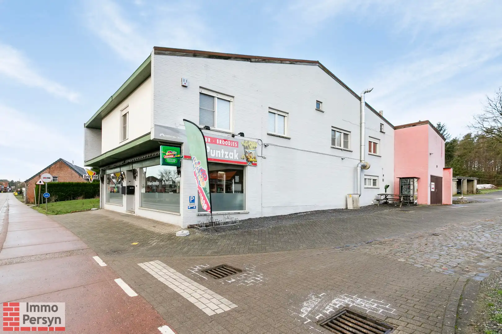 Handelspand met bovenliggend appartement en achterliggende bouwgrond. foto 33