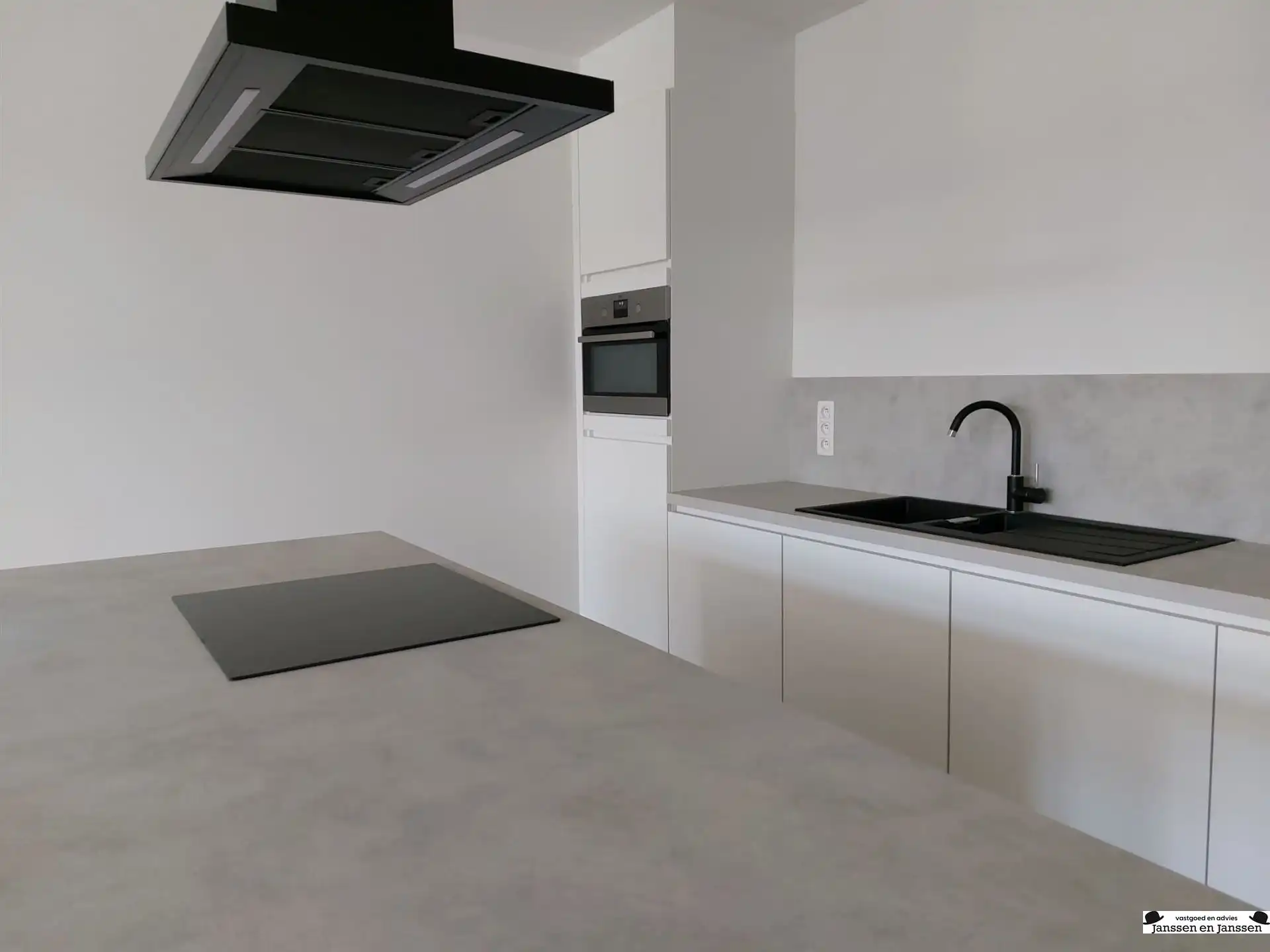 Stijlvol afgewerkt appartement met 2 slpks, twee auto-staanplaatsen en terras in het centrum van Gooreind (ca.100m²) foto 8