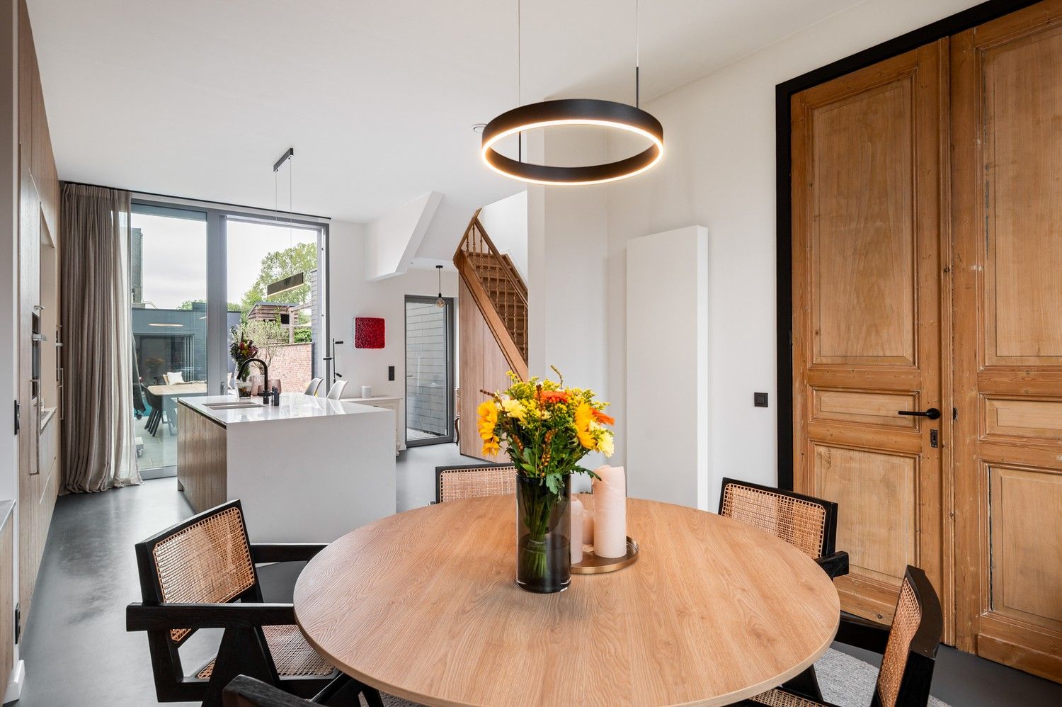 Prachtig en hedendaags gerenoveerde woning met zwembad te Lier foto 4
