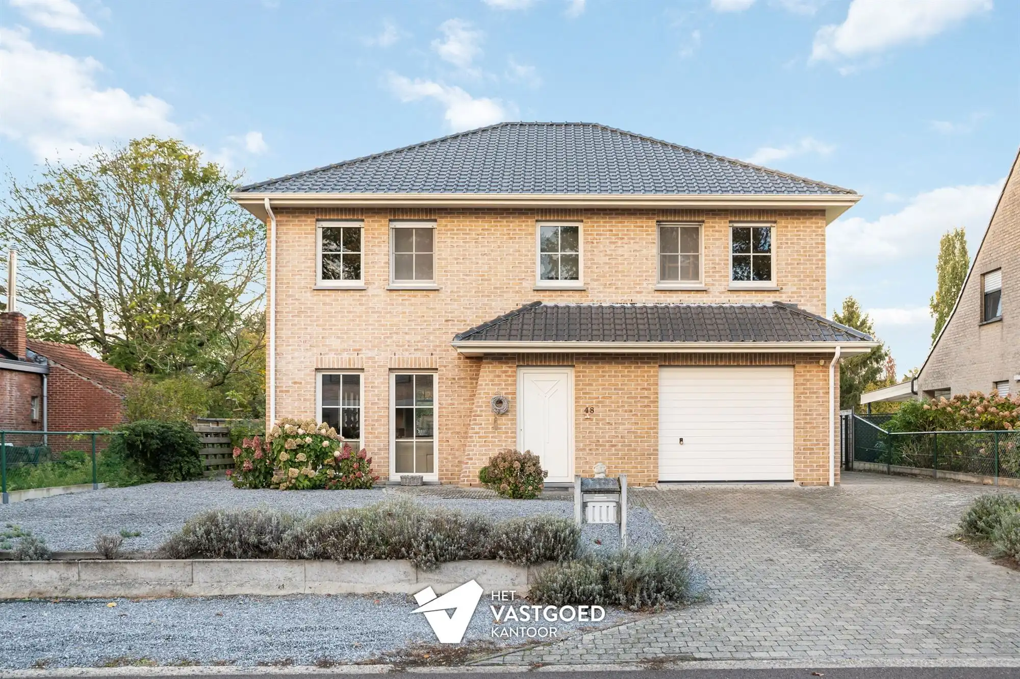 RUIME WONING MET GEZELLIGE OPEN LEEFRUIMTE OP PERCEEL VAN 9 ARE VLAK BIJ LEOPOLDSBURG CENTRUM foto {{pictureIndex}}