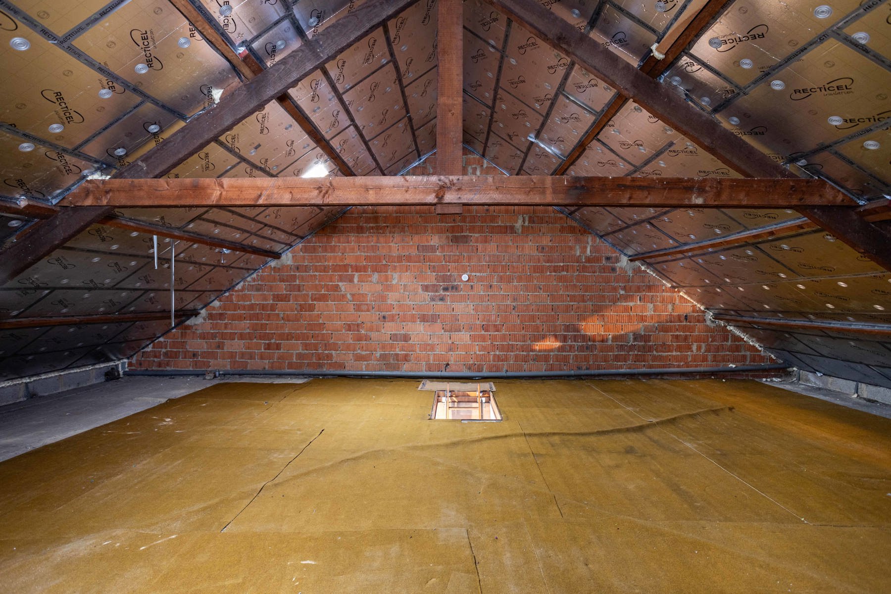 Gesloten bebouwing met garage en drie slaapkamers.  foto 17