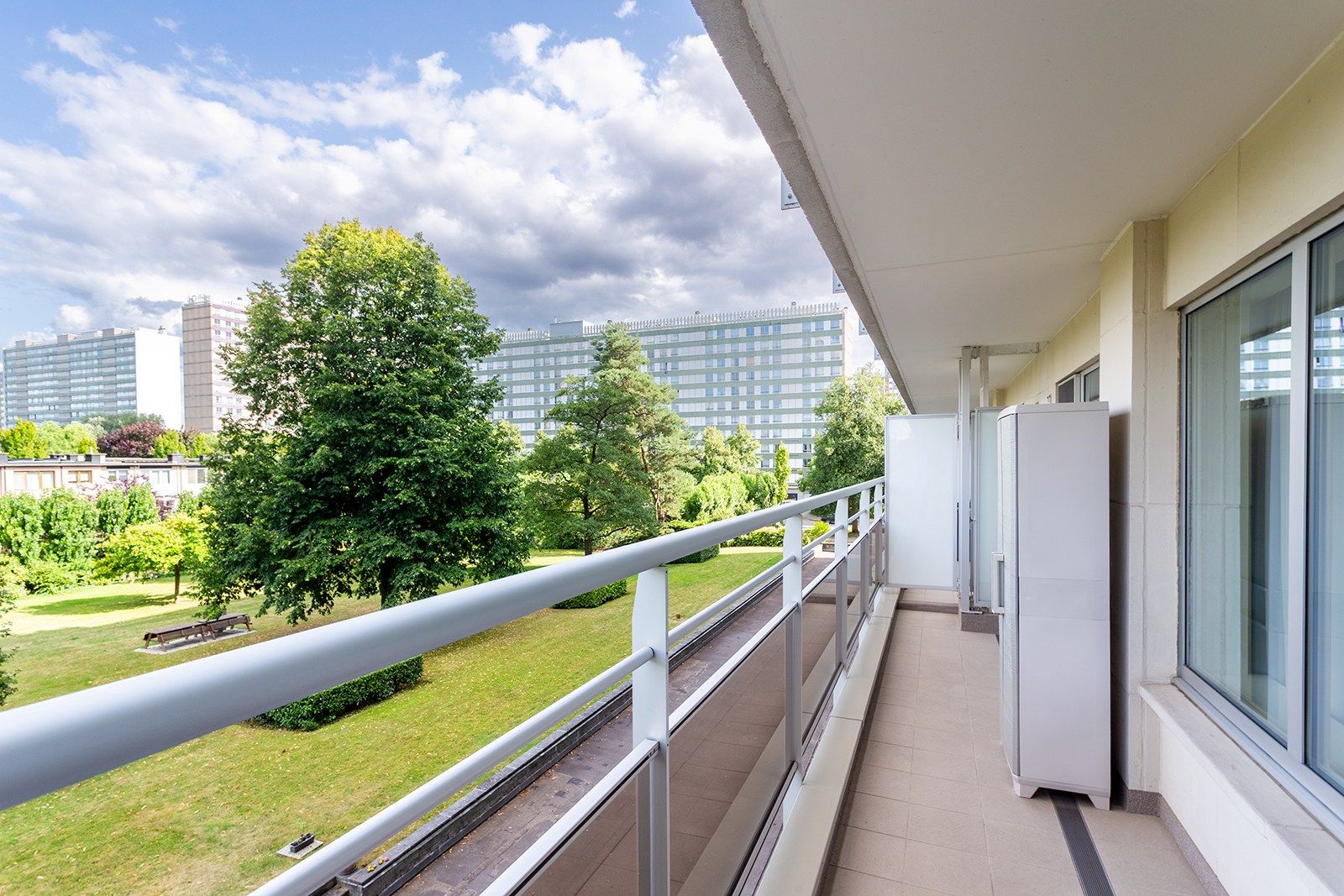 Gerenoveerd appartement met 2 terrassen foto 21