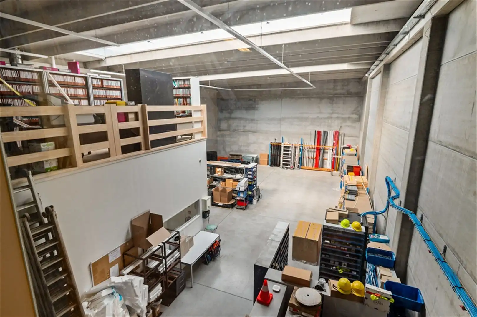 Magazijn met kantoren te koop langs R4 in Merelbeke-Melle foto 14