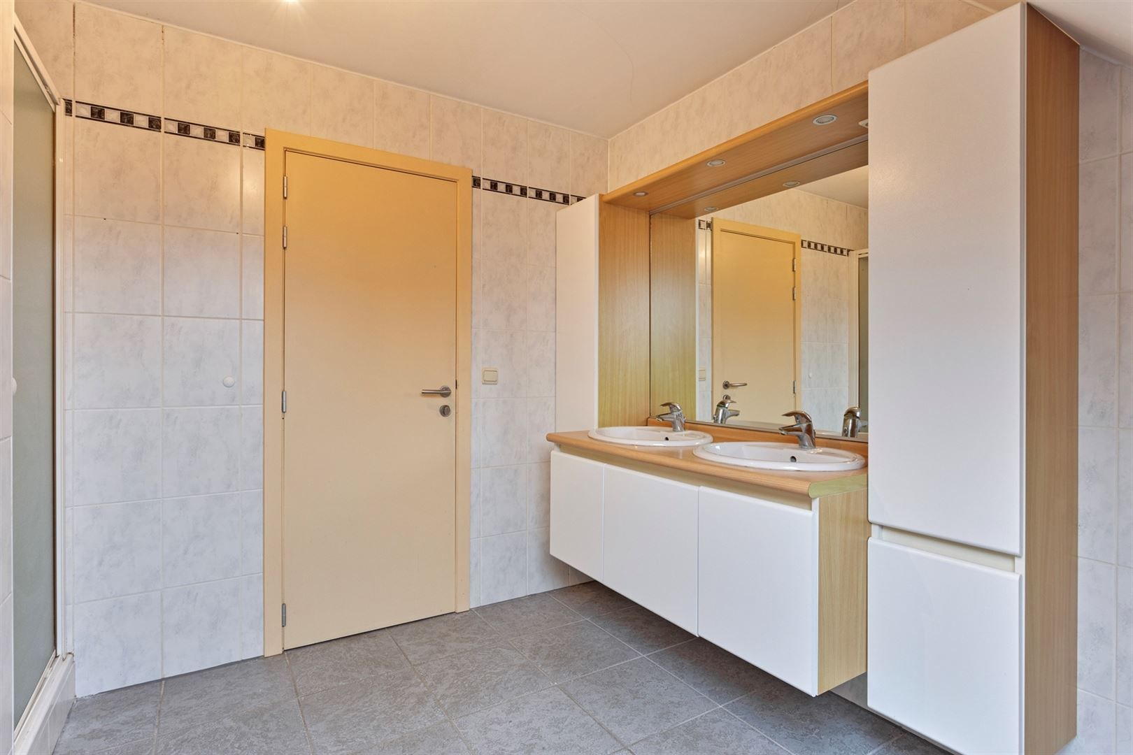 ZEER ruime woonst met 3 slaapkamers (169 m²) en zolder foto 18
