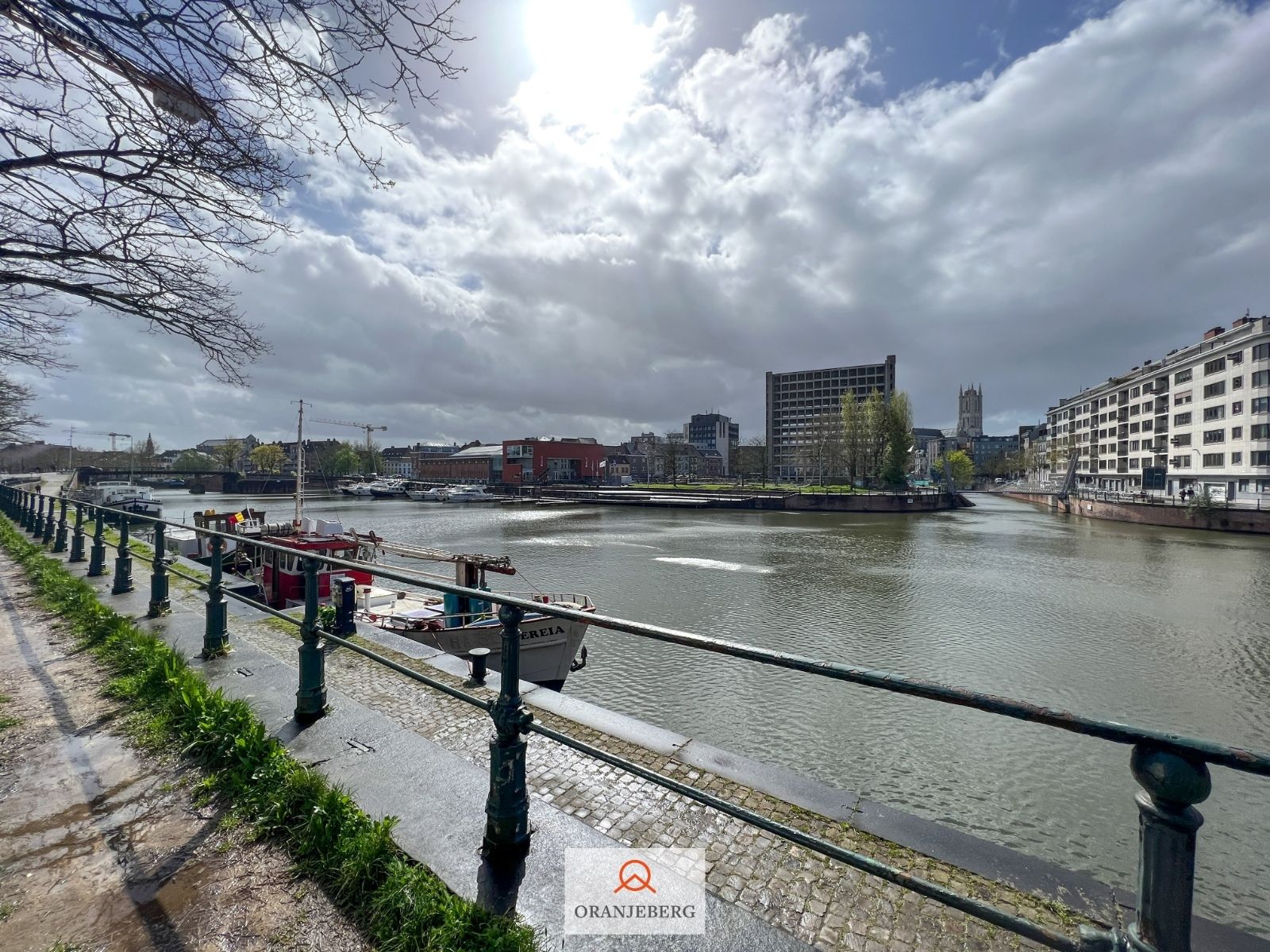 Lichtrijk gerenoveerd 2 slaapkamerappartement vlakbij Gent centrum foto 16