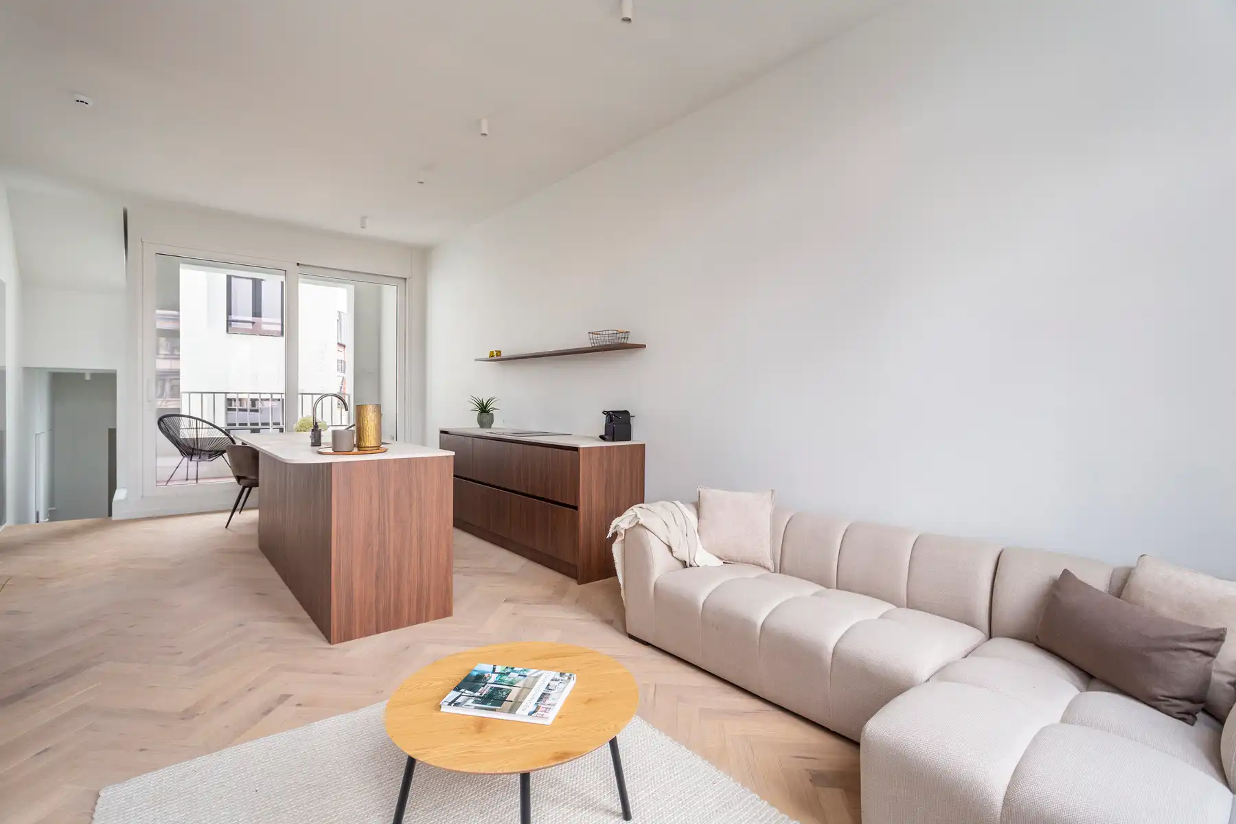 Hoogwaardig gerenoveerd appartement met terras op toplocatie foto {{pictureIndex}}