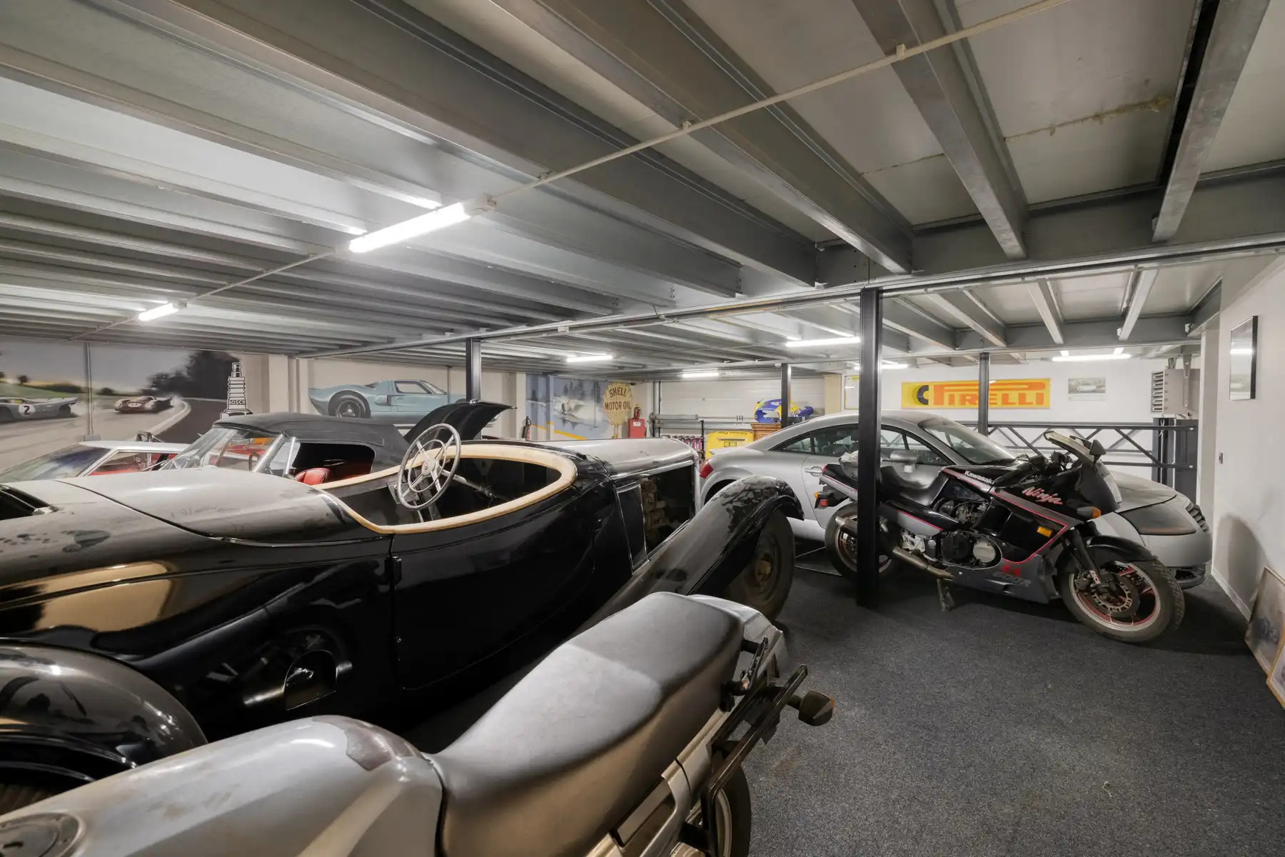 Recent vernieuwde loods met bovenliggend luxe appartement ! foto 9