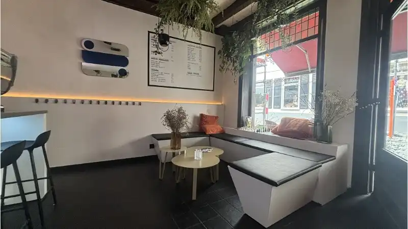 Overname instapklare en trendy Koffie- en Wijnbar met Terras in Brugge foto 2