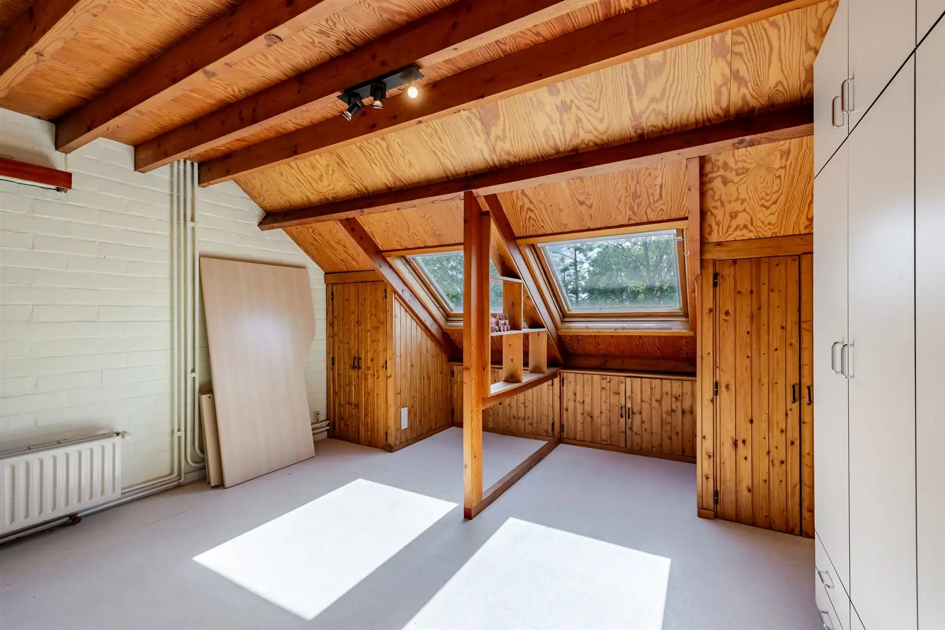 Riante woning met 4 slaapkamers , tuin en praktijk foto 49
