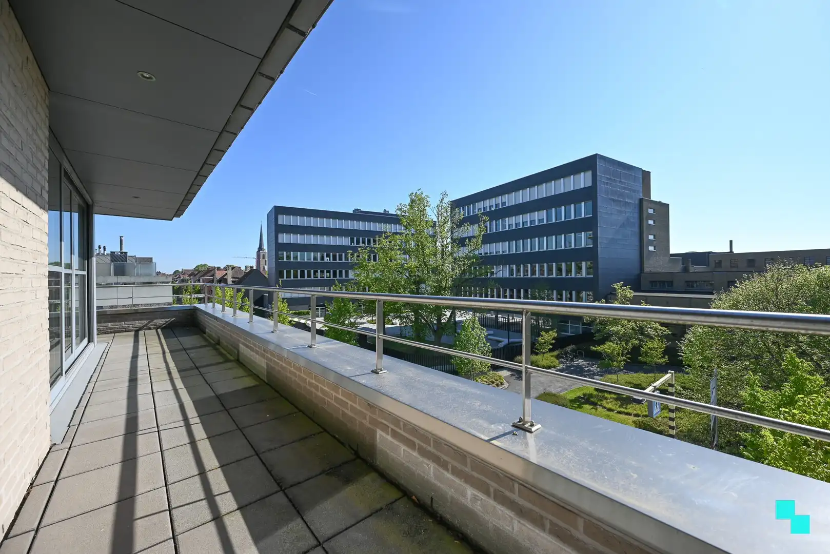 Unieke penthouse met drie terrassen in hartje Izegem foto 13