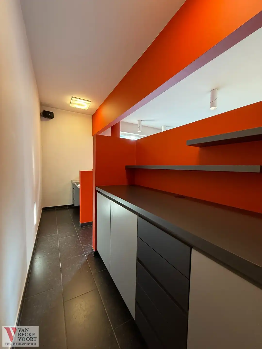 Handelsgelijkvloers 75m² foto 8