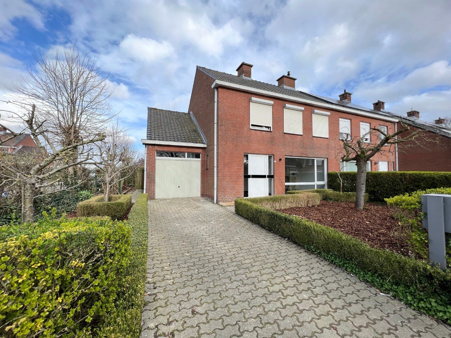 WONING MET 3 SLAAPKAMERS, GARAGE EN TUIN IN LANGEMARK foto {{pictureIndex}}