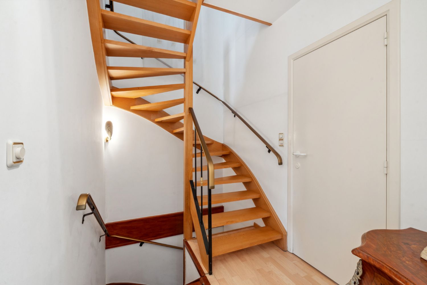Ruim vier slaapkamer appartement met zongericht terras en zicht op het water foto 14