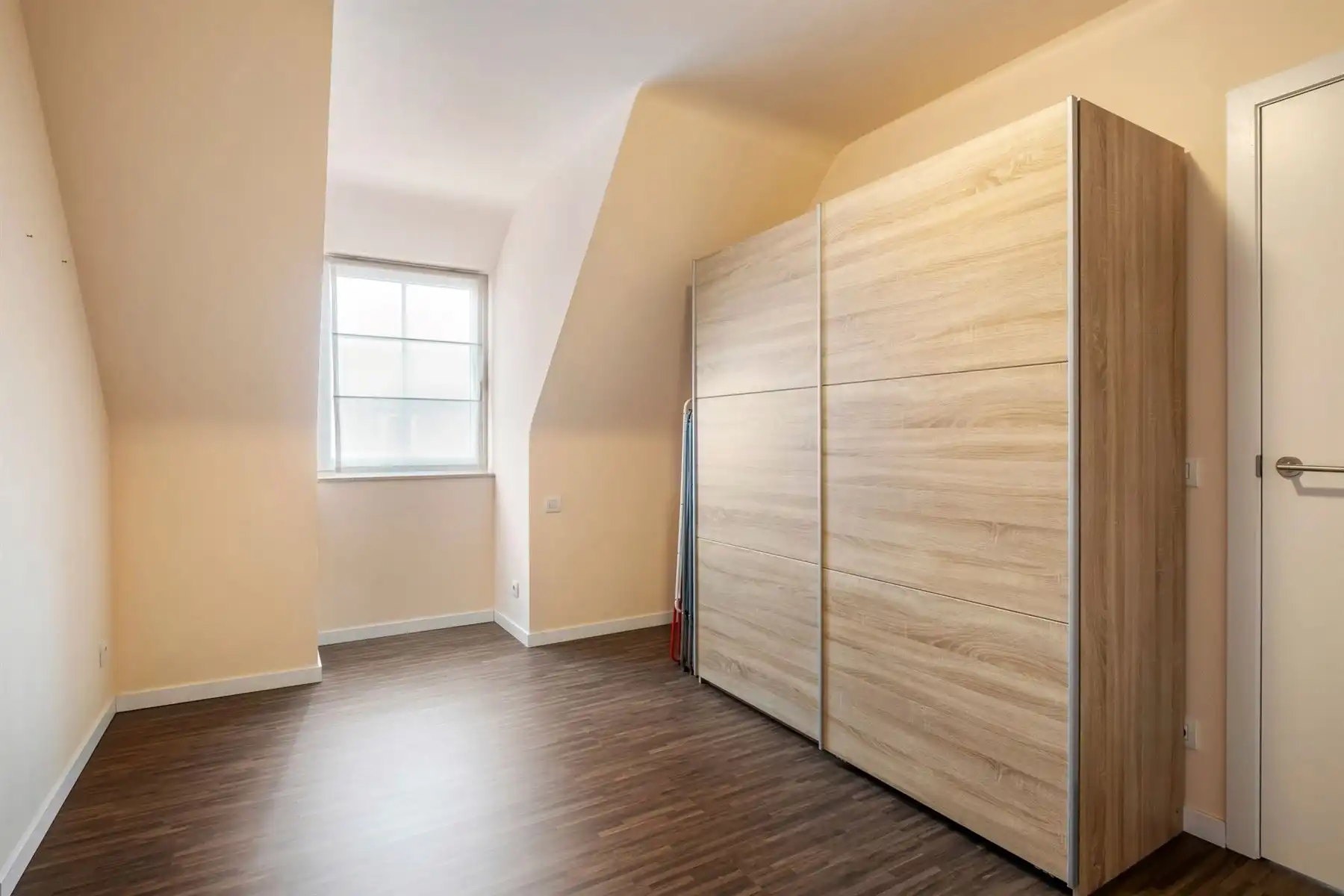 Recente woning met drie ruime slaapkamers en garage foto 12