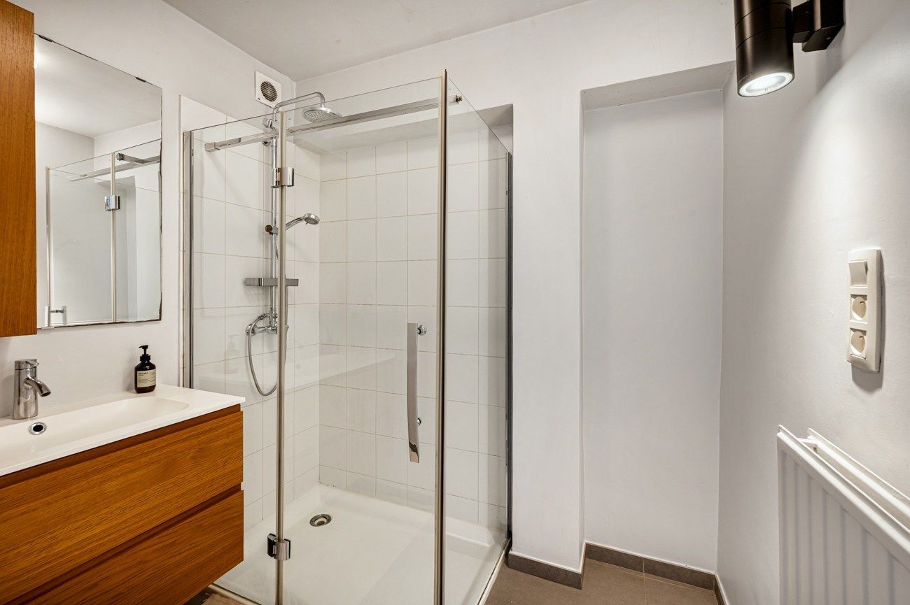 Instapklaar 2-slaapkamer appartement op toplocatie foto 18