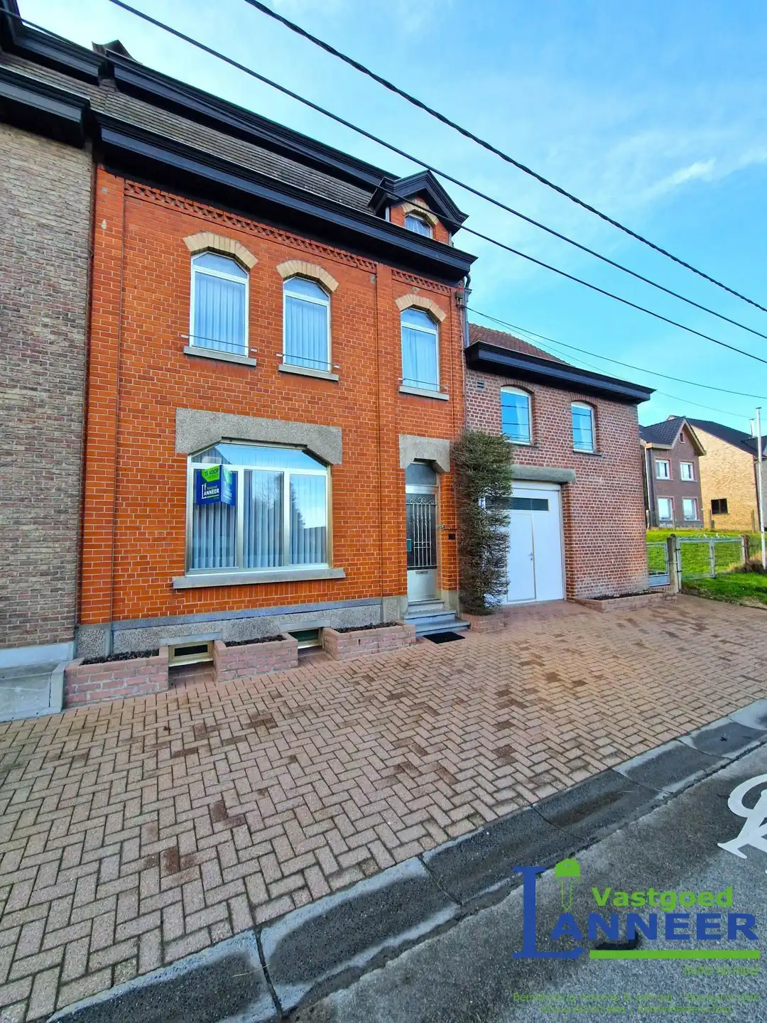 Hoofdfoto van de publicatie: Woning met grote garage, 4 slpkmrs en diverse bijgebouwen