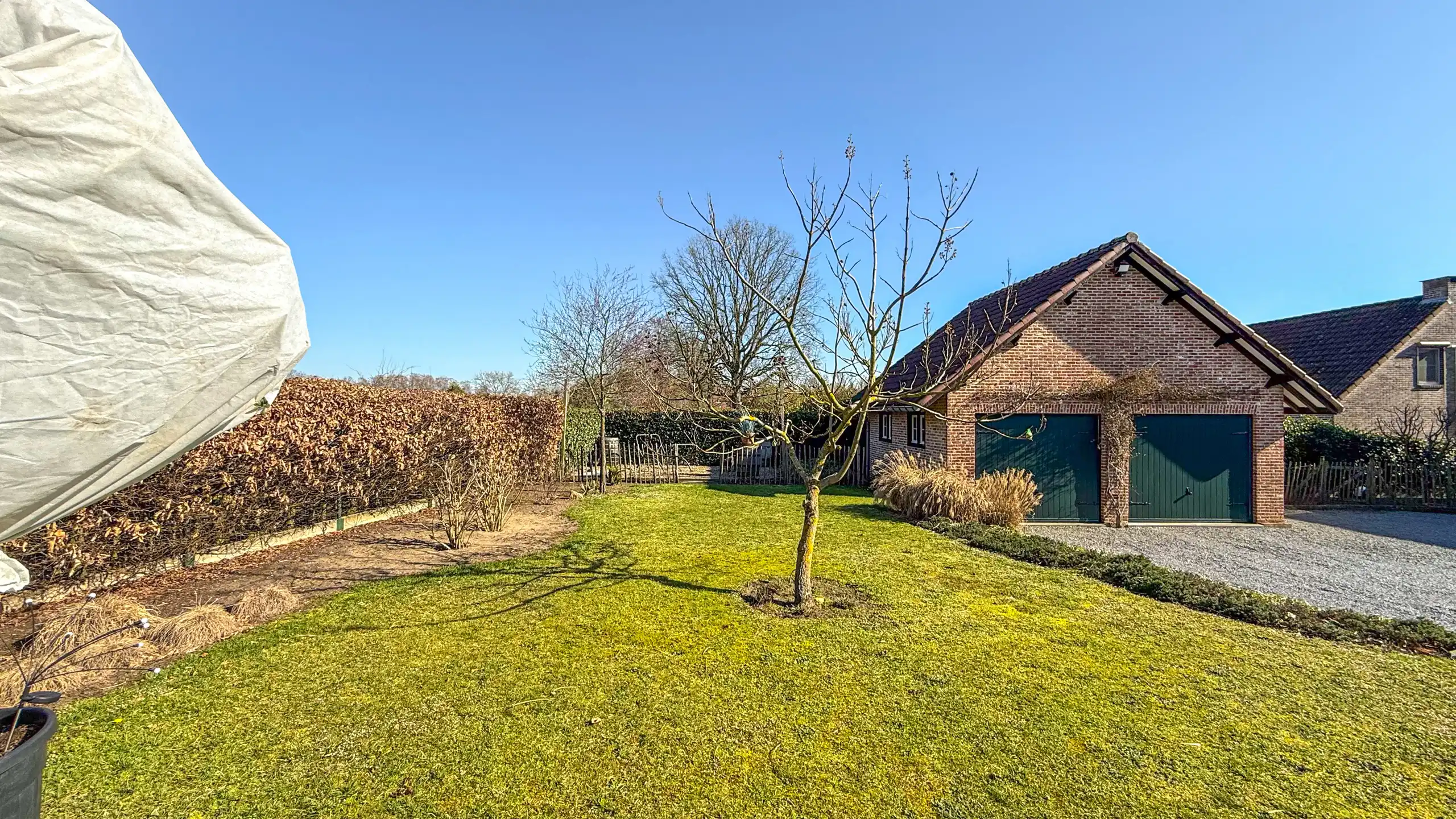 Instapklare gezinswoning met 5slpks, dubbele garage en tuin! foto 45