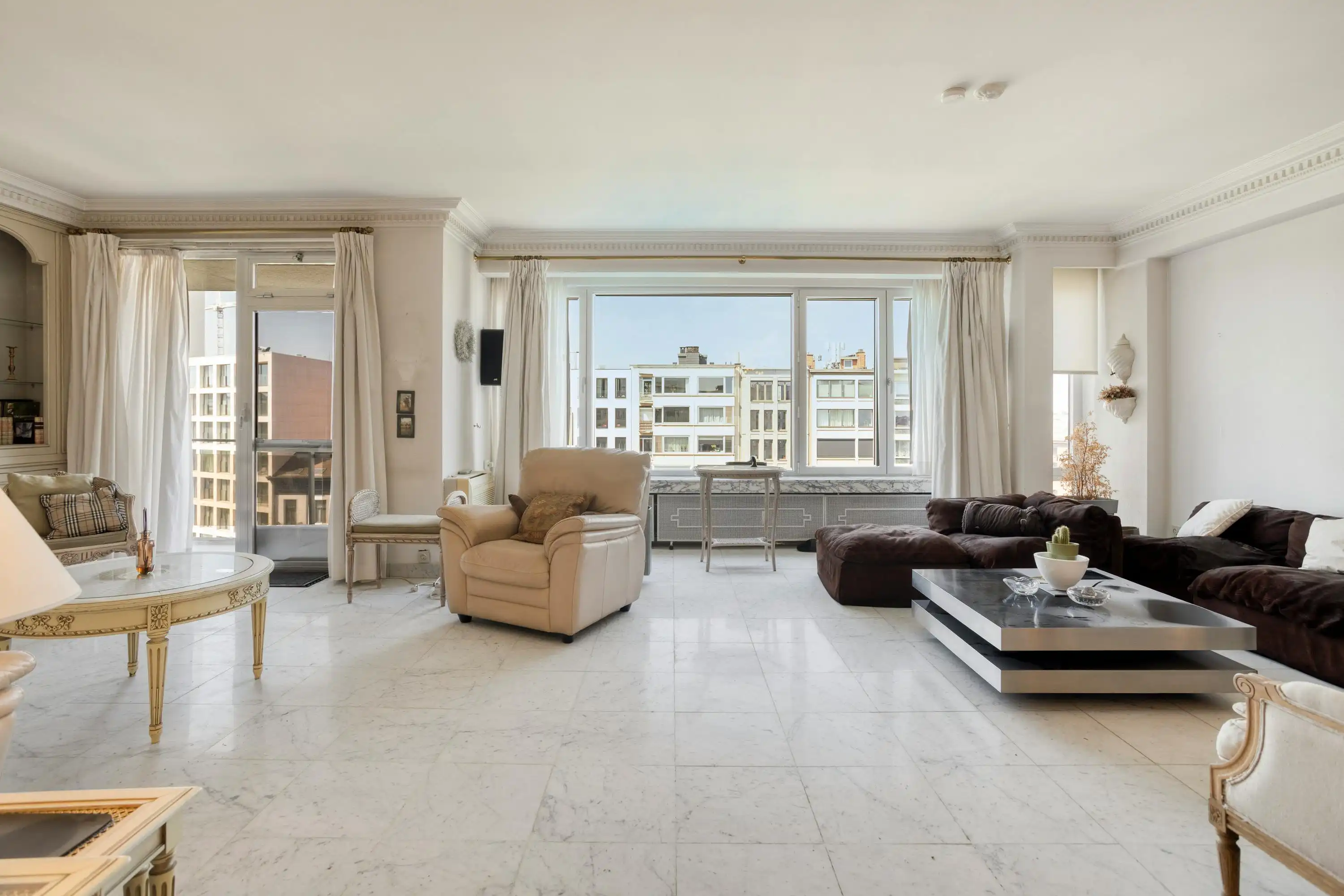Ruim appartement (ca. 146m²) te koop aan de Italiëlei in Antwerpen foto 8