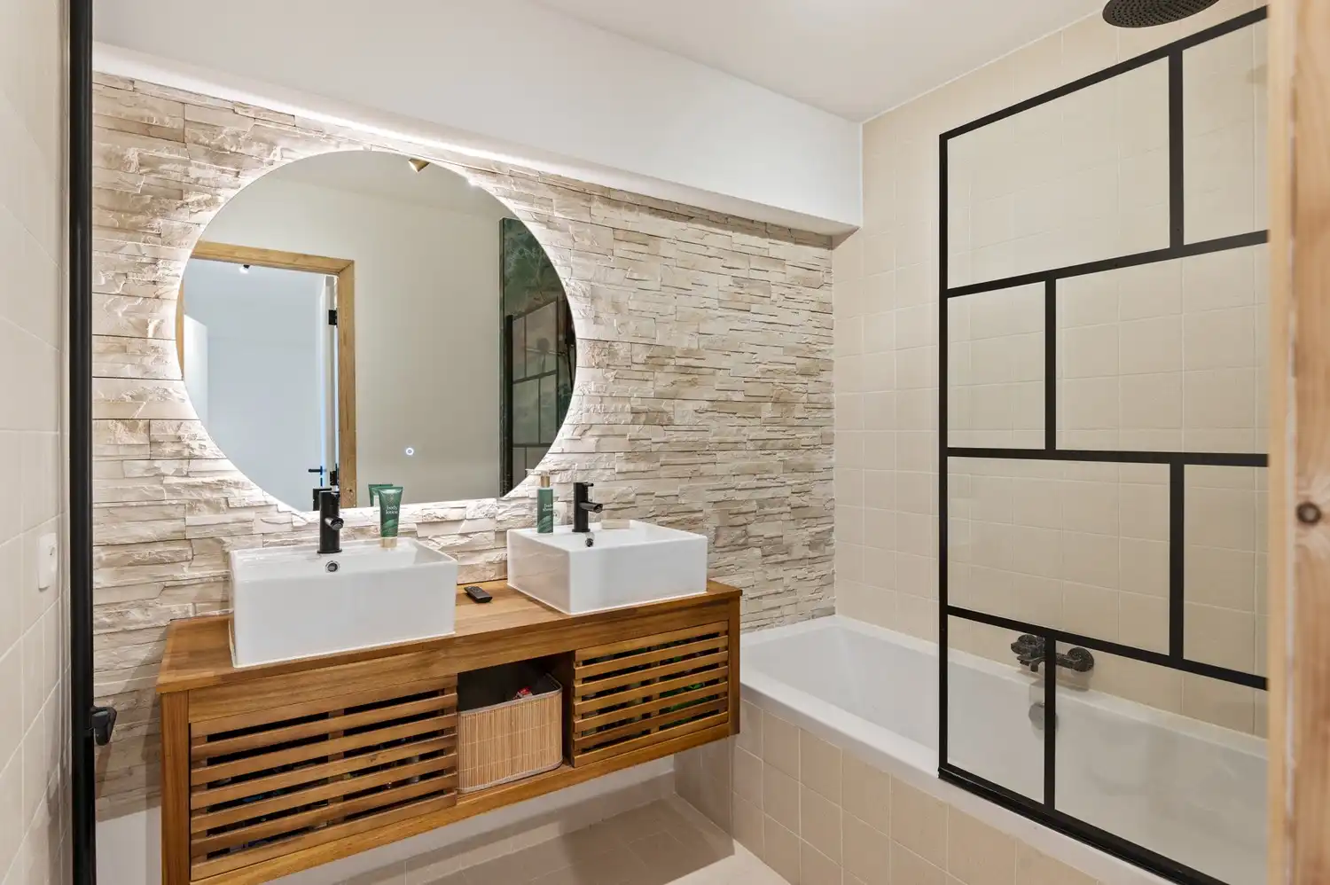 Gerenoveerd appartement met 2 slaapkamers en staanplaatsen te Antwerpen! foto 14