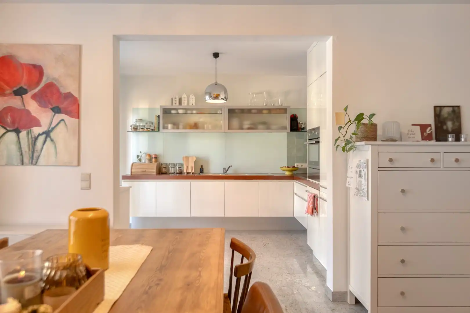 Karaktervol en instapklaar appartement met 2 slaapkamers, terras én garage in het centrum van Zutendaal. foto 16