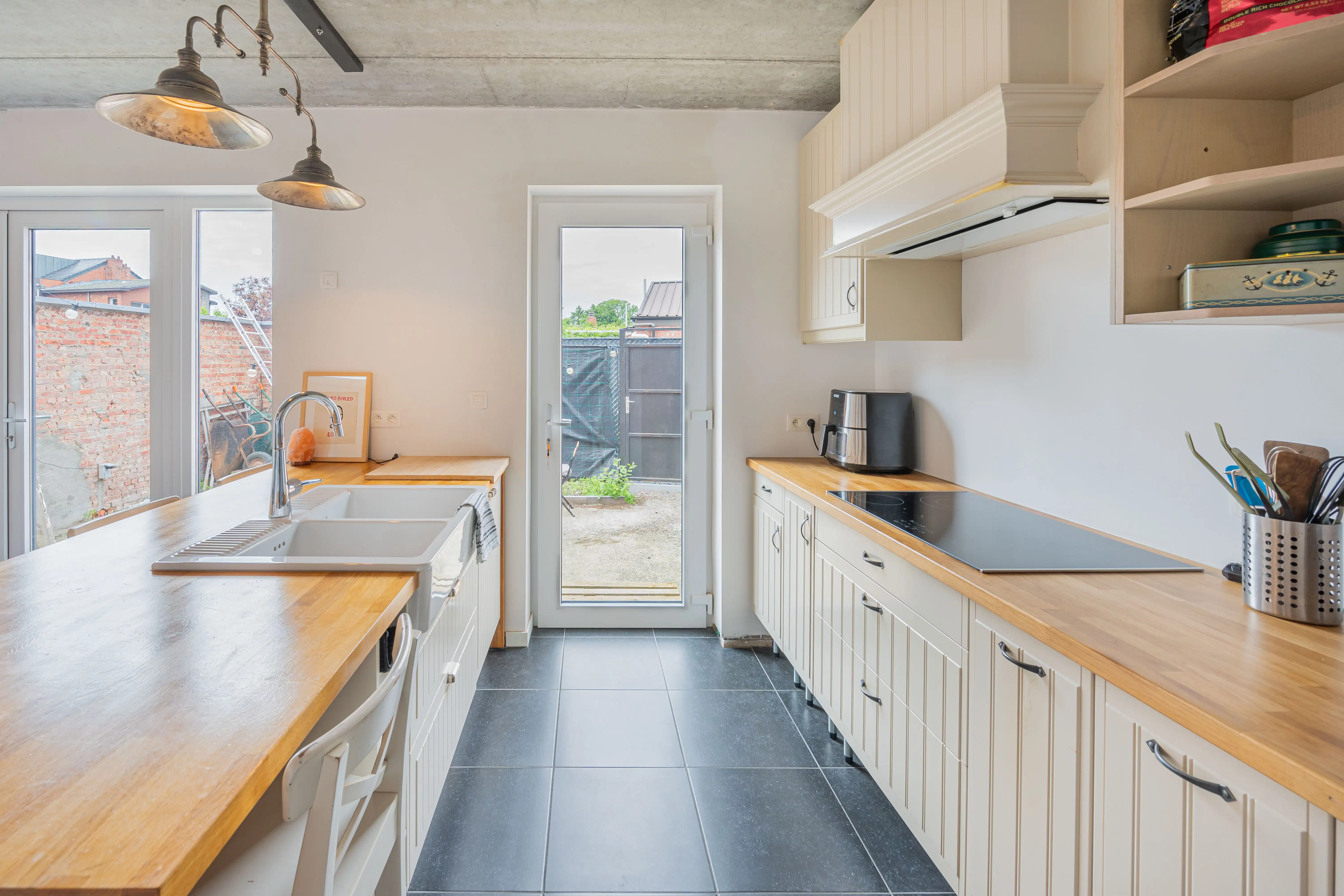 Ruime gezinswoning met potentieel tot 5 slaapkamers en tuin foto 5