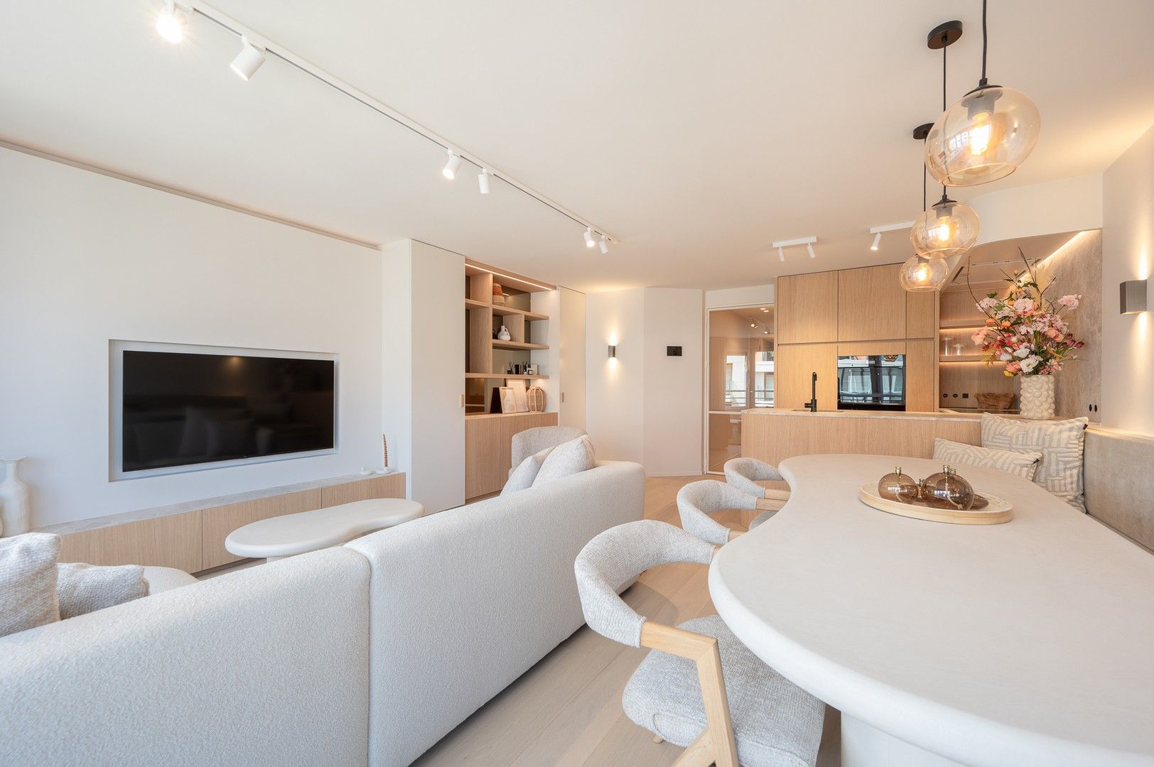 Instapklaar, volledig gerenoveerd 3 slaapkamer appartement gelegen in het centrum van Knokke. foto 5