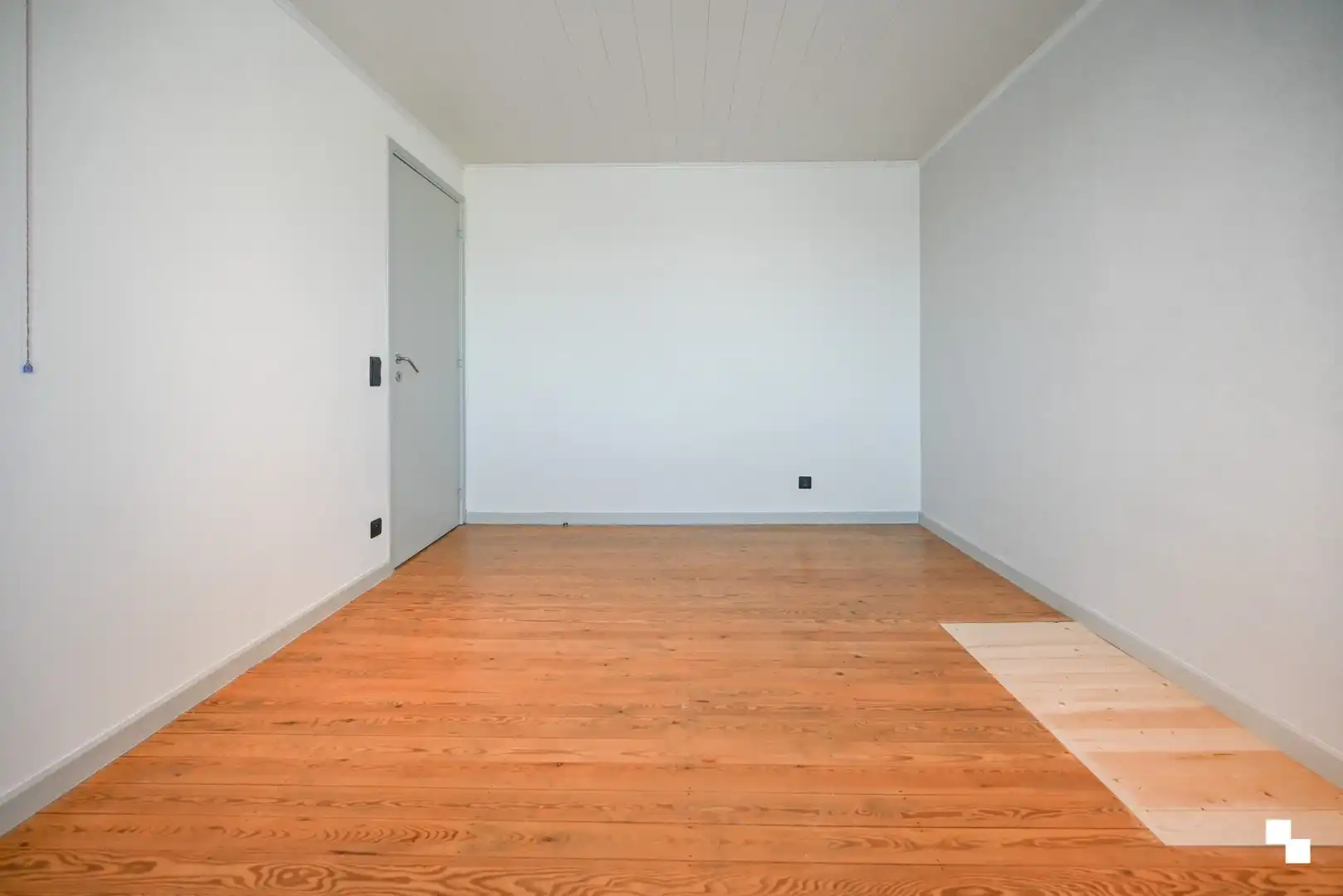Rijwoning met uitweg achteraan en ruime garage te Izegem foto 21