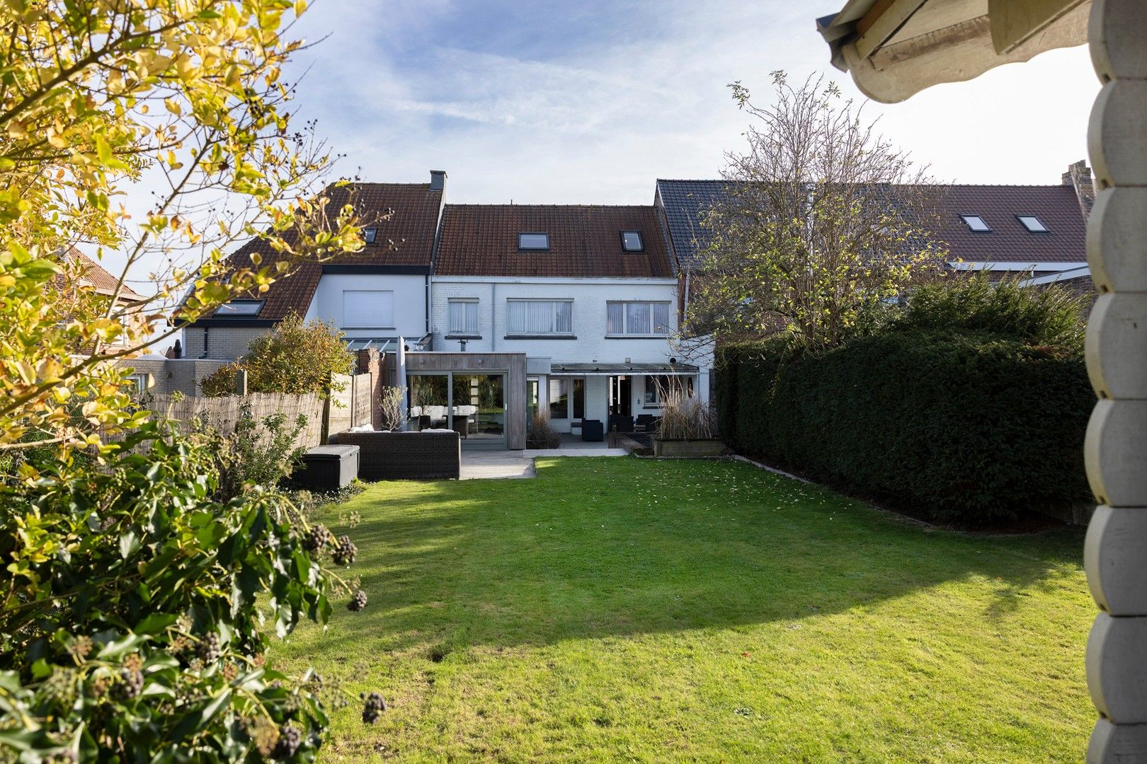 Ruime woning met 4 slpks, bureau en mogelijke praktijkruimte. foto 19