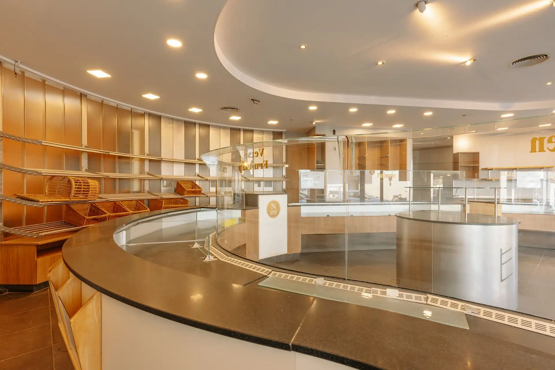 Ruim handelspand met magazijn in centrum Borsbeek. foto 6