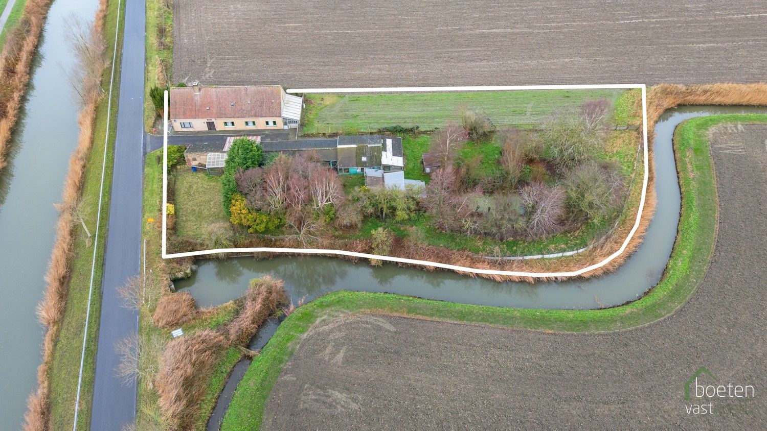 Steenkerke: Prachtig gelegen landhuis langs de Lo-vaart tussen Veurne en Alveringem op 38a 90ca grondopp. foto 25