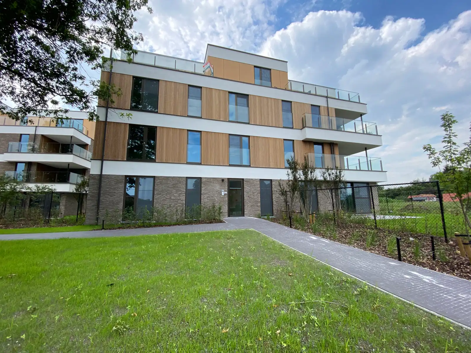GLV app met 2 slpk in parkdomein met parking foto {{pictureIndex}}