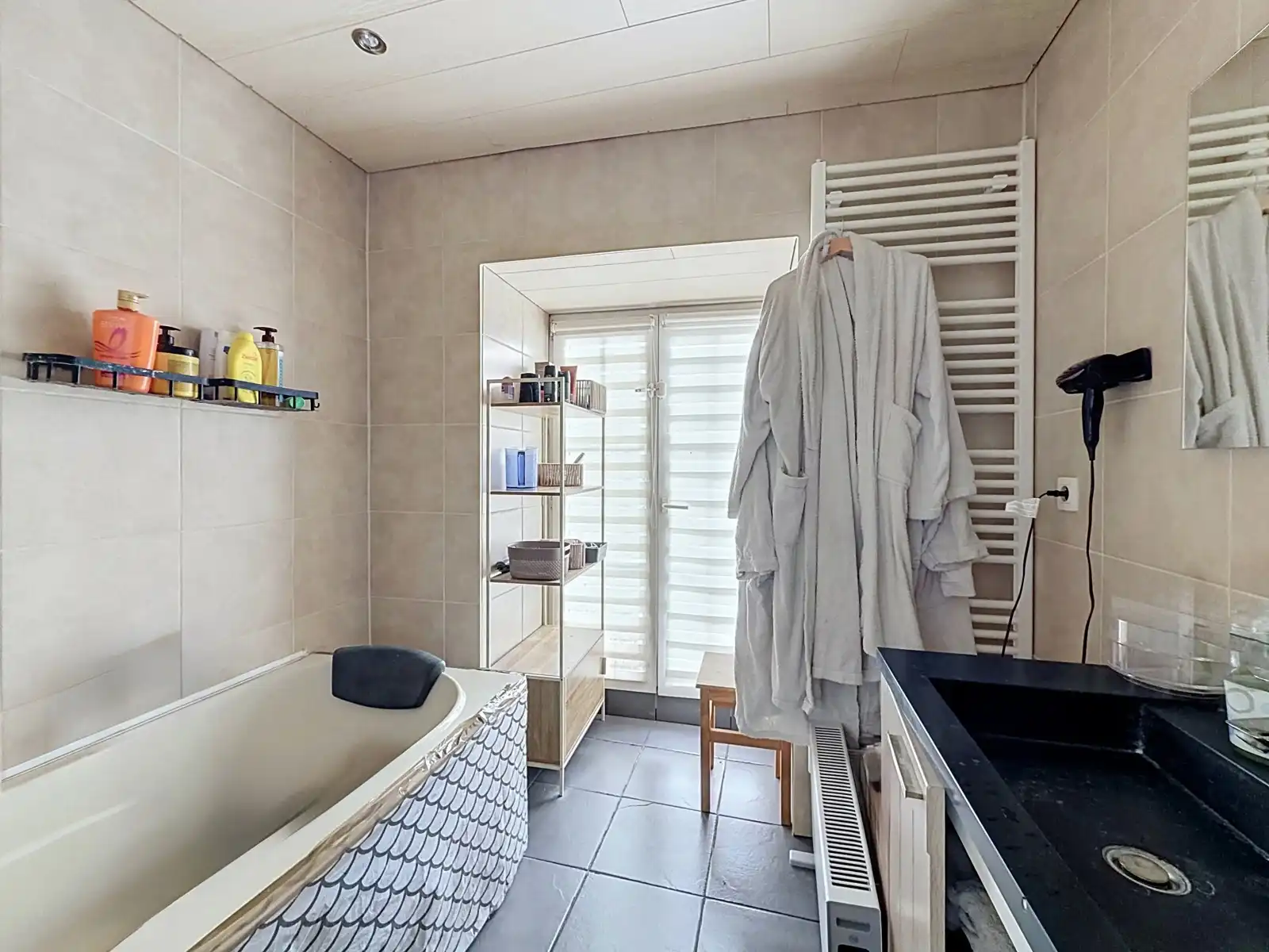 Centraal gelegen woning met 2 ruime slaapkamers! foto 11