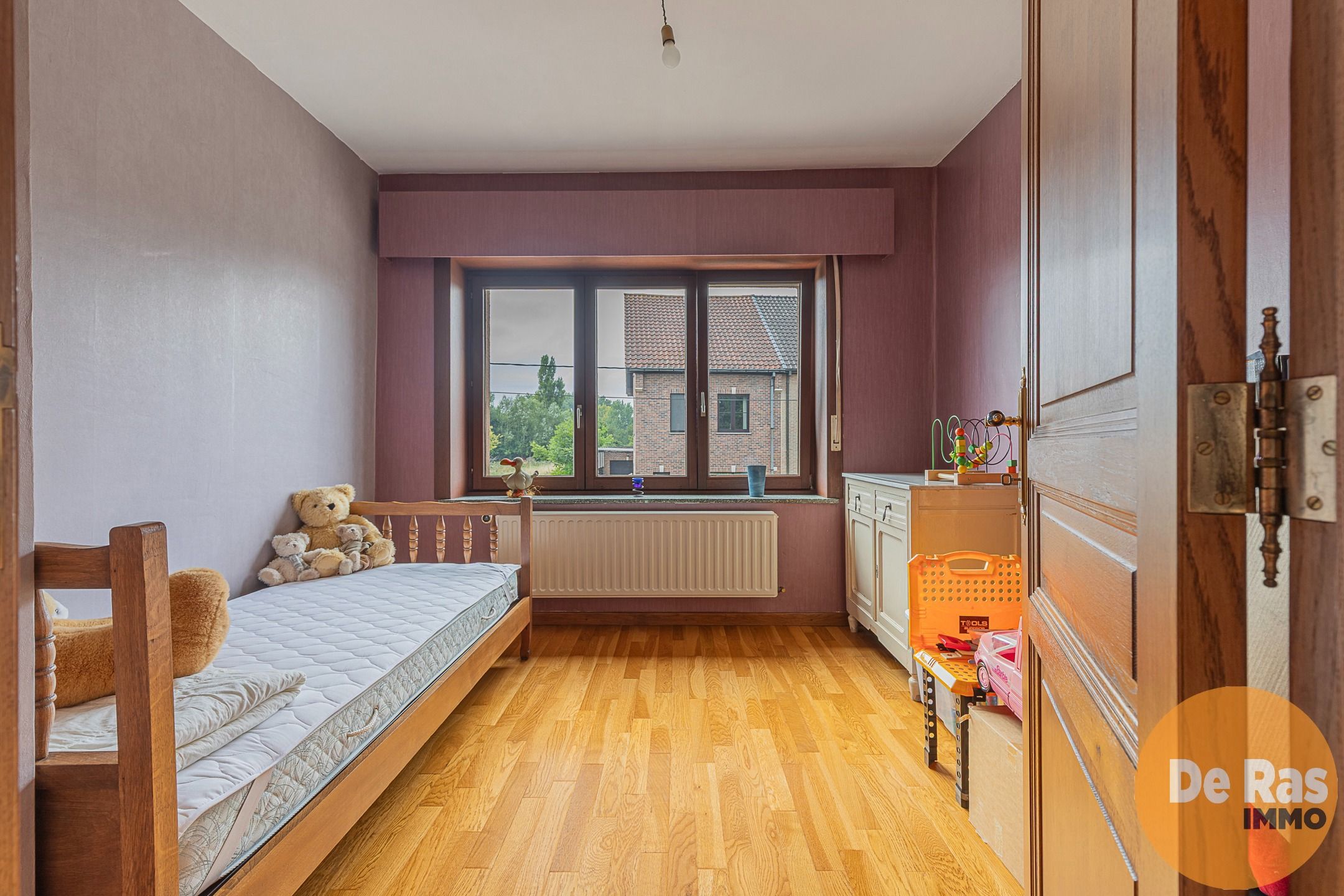 ERPE-MERE - Goed onderhouden woning met magazijn en serres foto 11