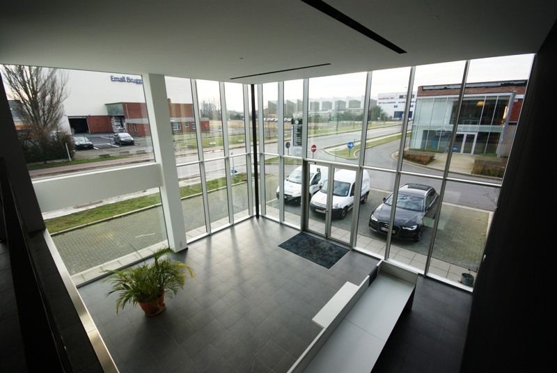 Bemeubelde kantoorruimte (58,65m² of 81,62m²), voorzien van airco en rand-accommodatie (sanitair, keuken, ...) te Brugge! Vlot bereikbaar via Expresweg. foto 5