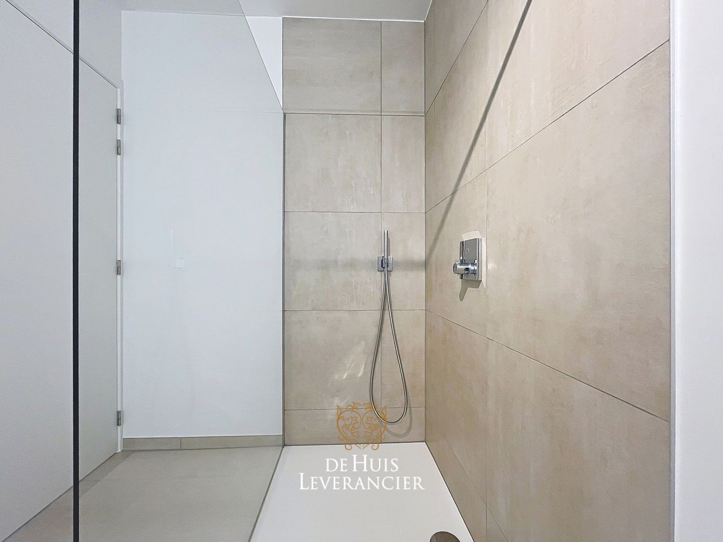 Discrete luxe & tijdloze elegantie : subliem nieuwbouwappartement met terras en gemeenschappelijk tuin te koop in Boechout foto 12